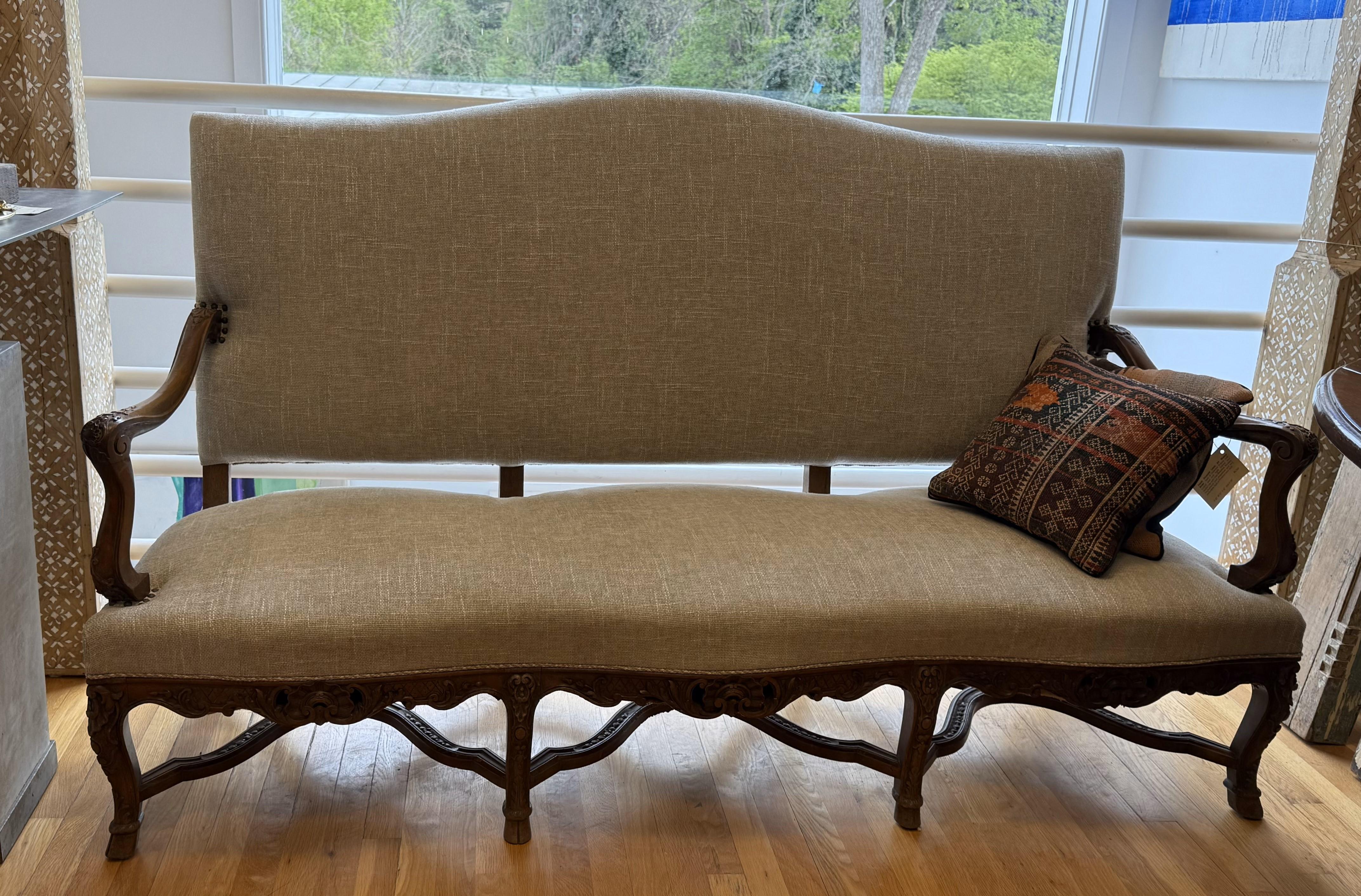 Carved French Provincial Louis XV Walnut Settee For Sale