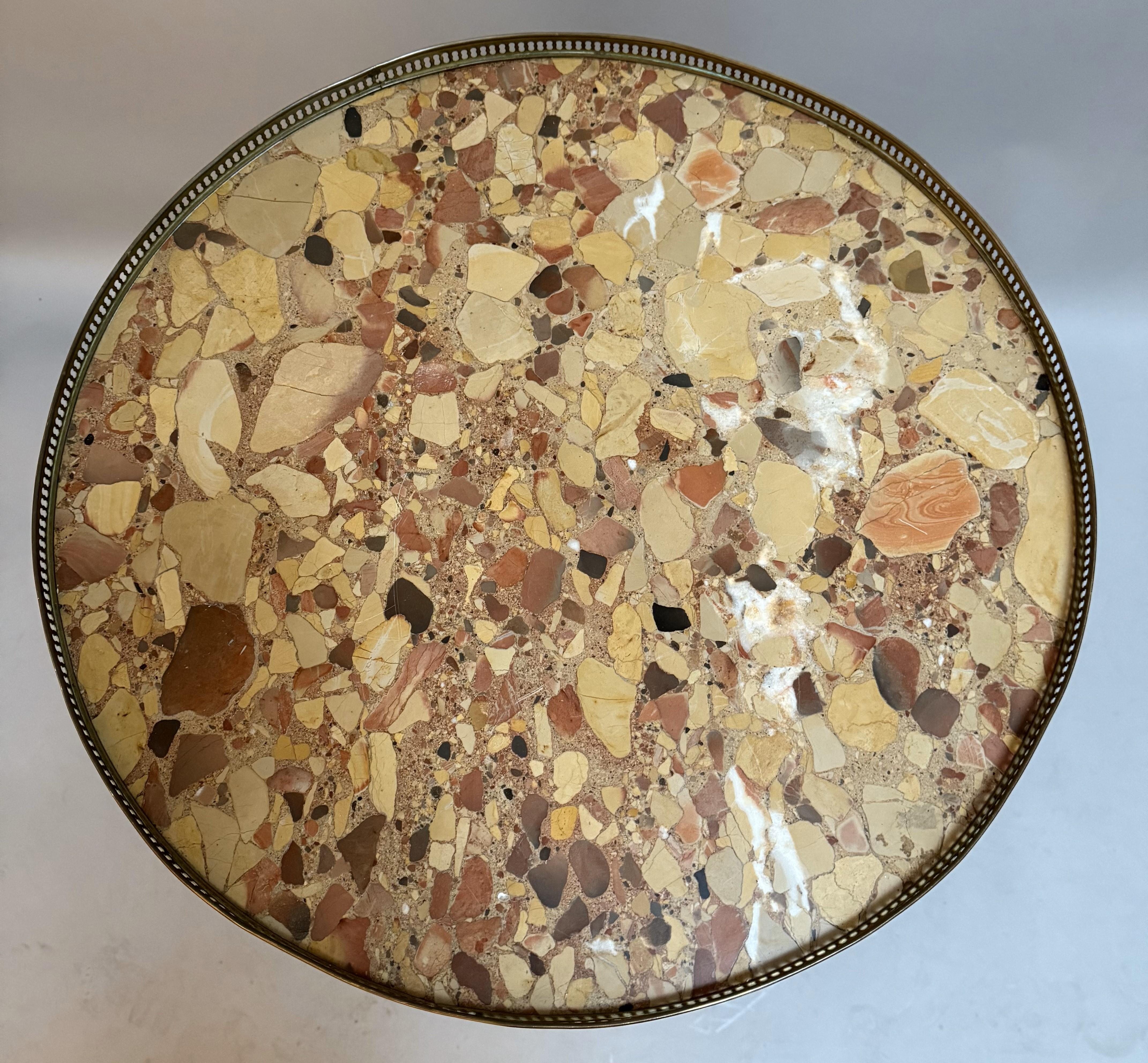 Mesa auxiliar francesa estilo Luis XVI con tapa de mármol espécimen Tallado en venta
