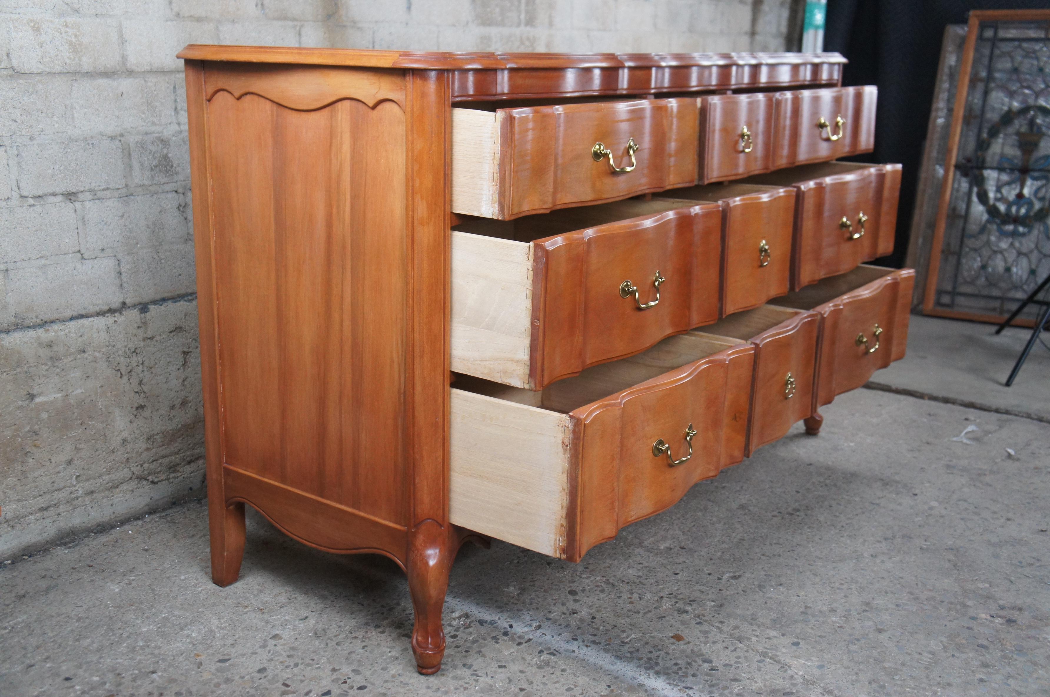 French Provincial Mahogany Serpentine Dresser Chest of Drawers w Vanity Mirror For Sale 1
