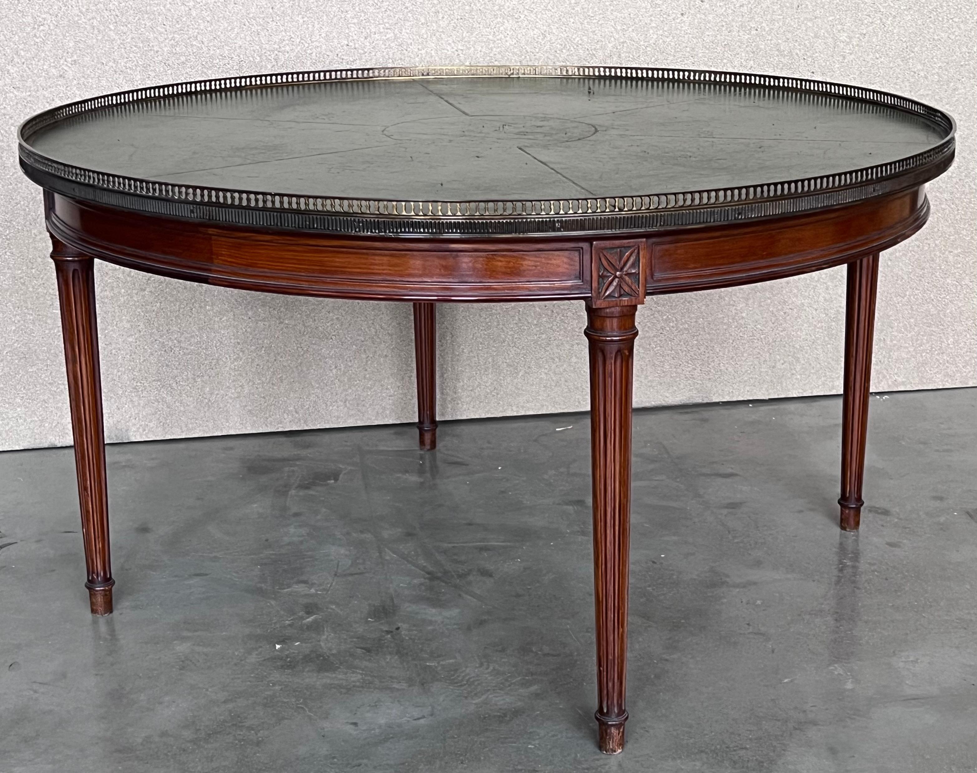 French Provincial Mahogany with Stenciled Leather Top Round Coffee Table In Good Condition For Sale In Miami, FL