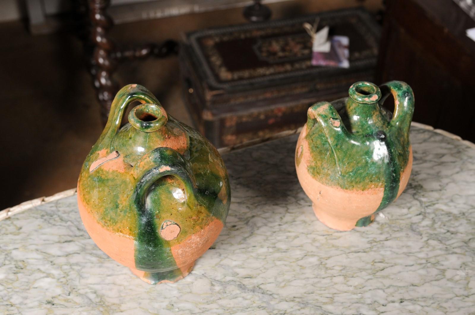 Poteries Cruches provinciales françaises en poterie à glaçure verte de l'époque Napoléon III, vers 1850