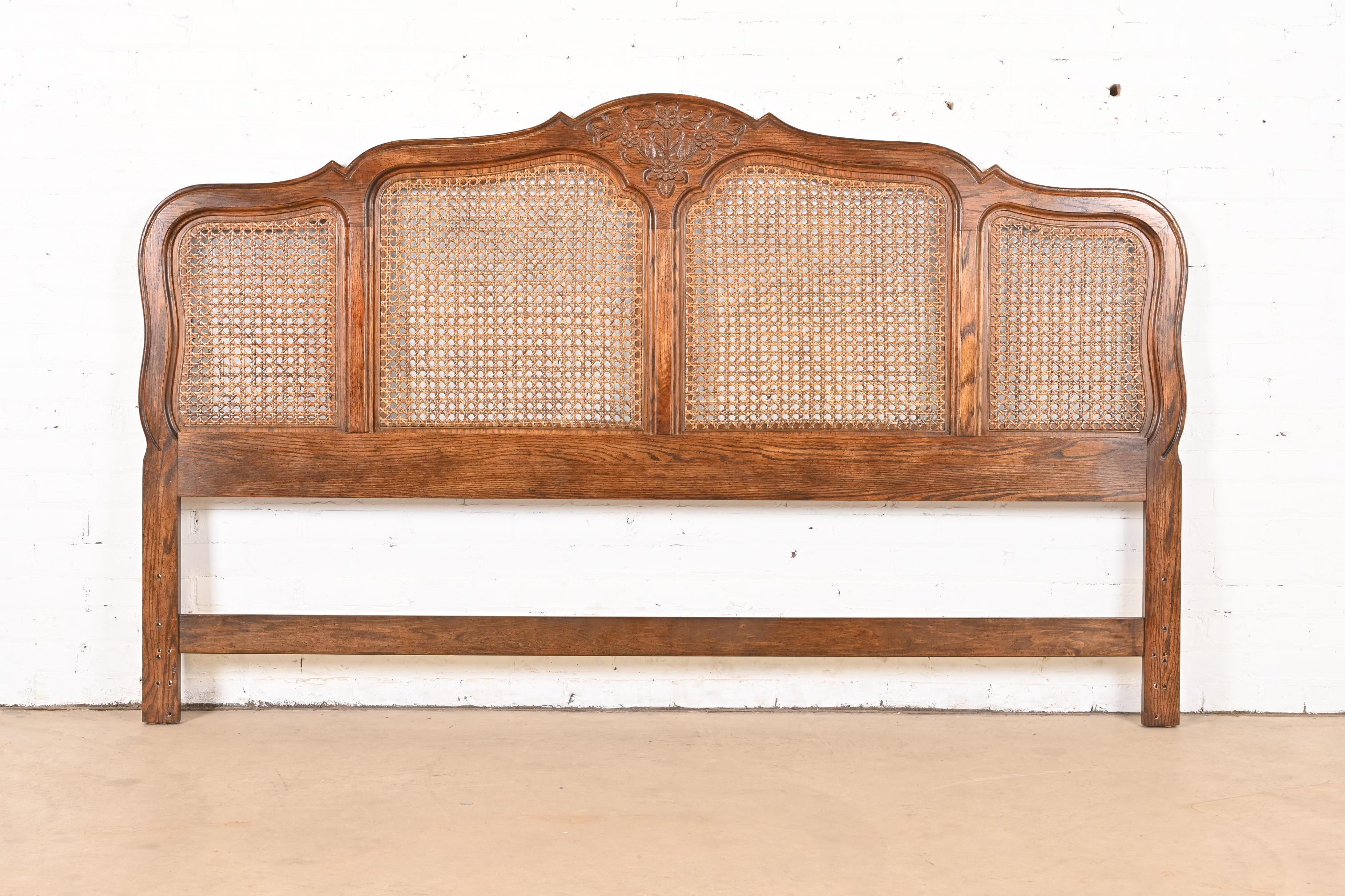 A beautiful French Provincial style king size headboard

By Hickory

USA, Circa 1970s

Carved oak, with caned panels.

Measures: 80
