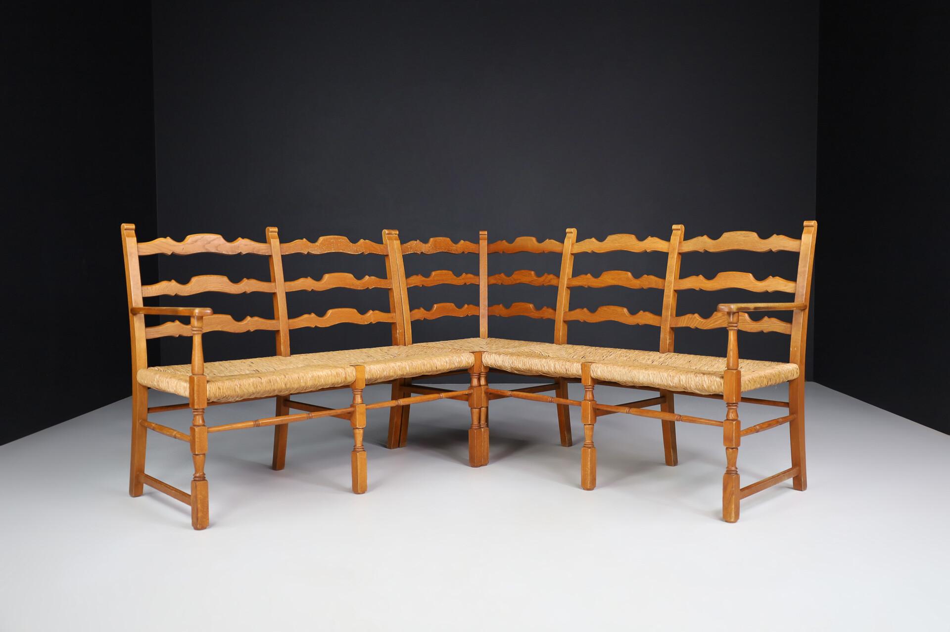 Französische Provinz Eiche und Binsen Eckbank / Sofa, Frankreich, 1960er Jahre

Diese wunderschön gearbeitete Eckbank aus der Mitte des 20. Jahrhunderts in Frankreich verkörpert rustikale Eleganz und funktionalen Charme. Er wurde in den 1960er