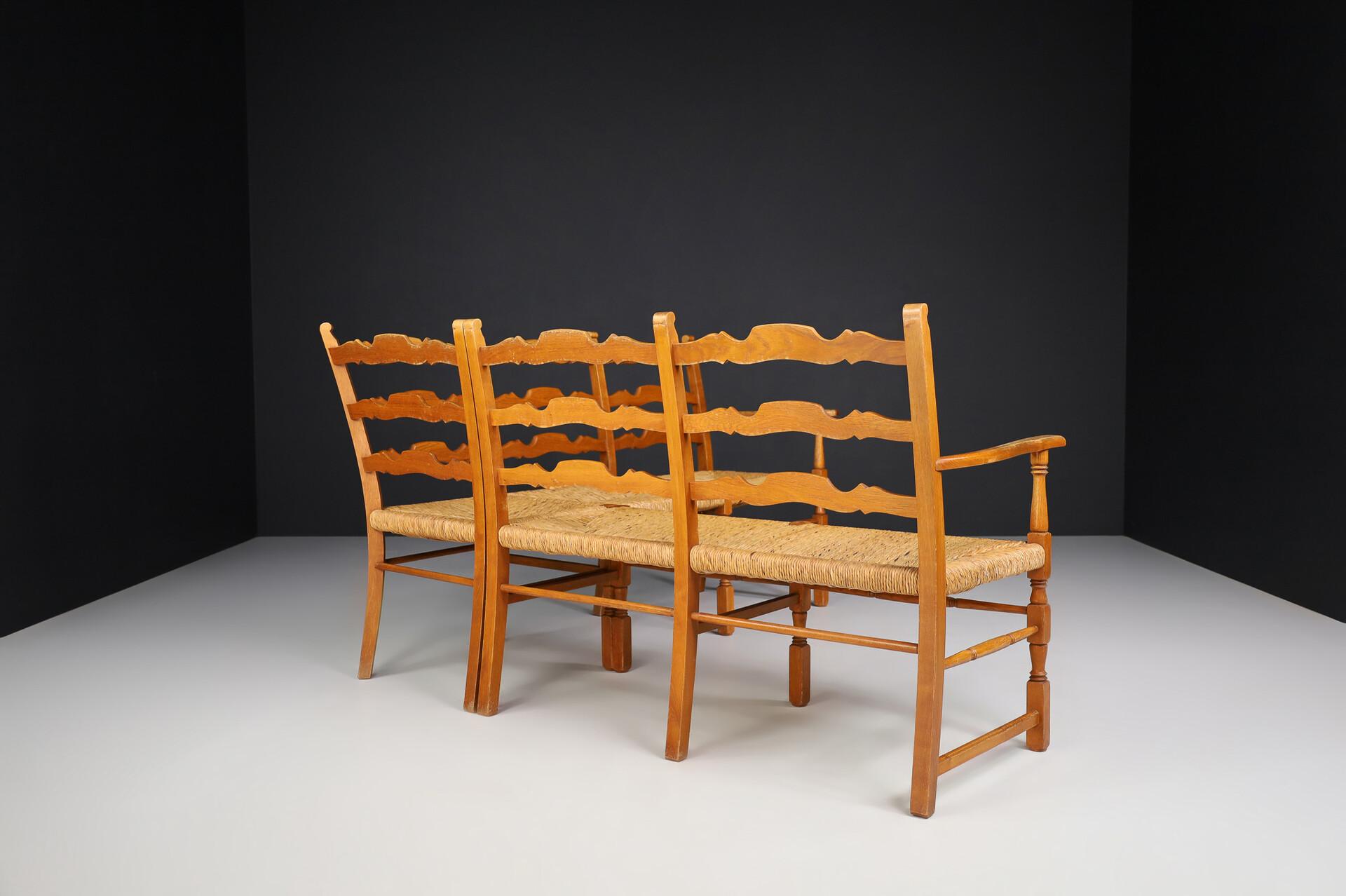 Französische Provinz Eiche und Binsen Eckbank / Sofa, Frankreich, 1960er Jahre (20. Jahrhundert) im Angebot