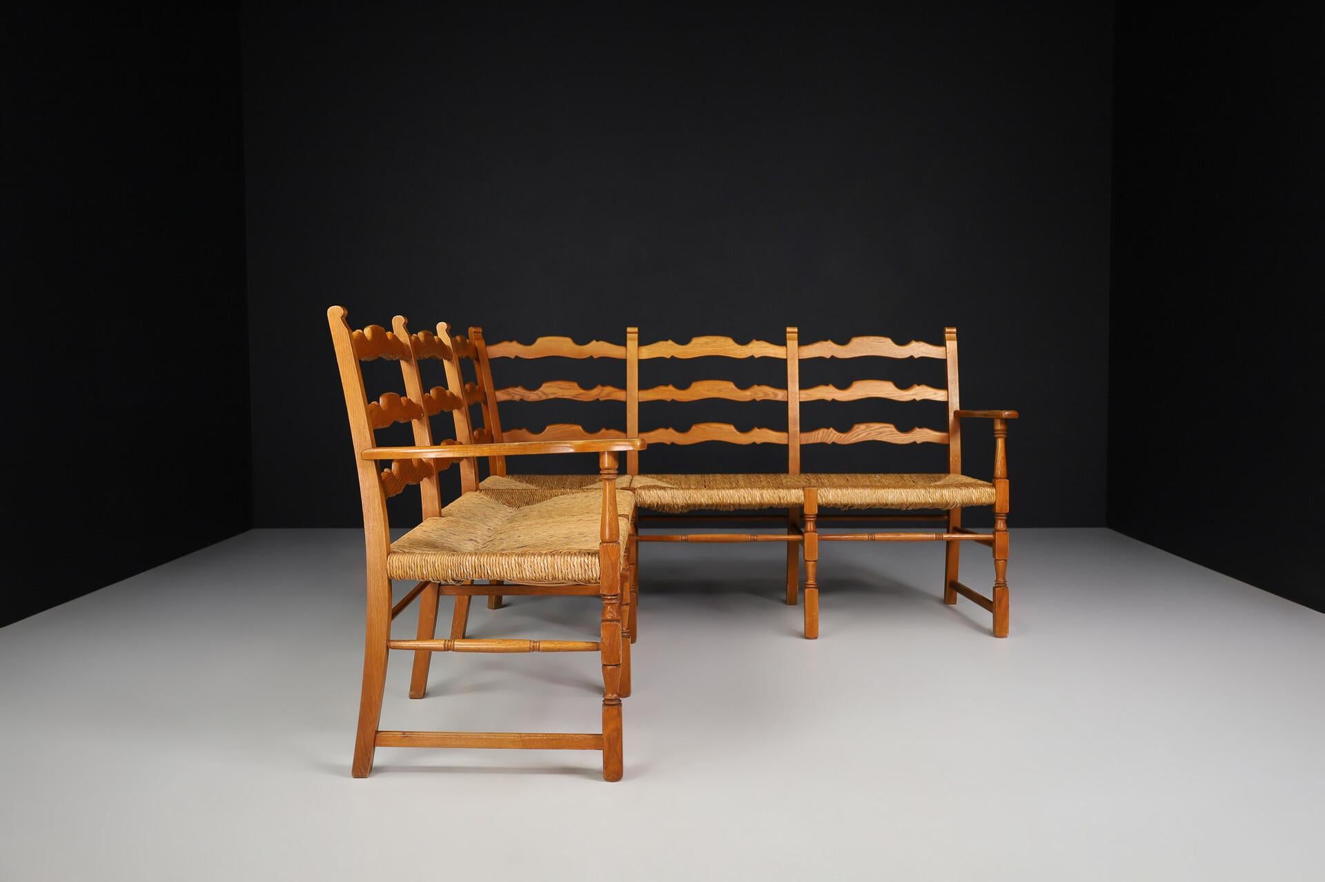 Französische Provinz Eiche und Binsen Eckbank / Sofa, Frankreich, 1960er Jahre im Angebot 1