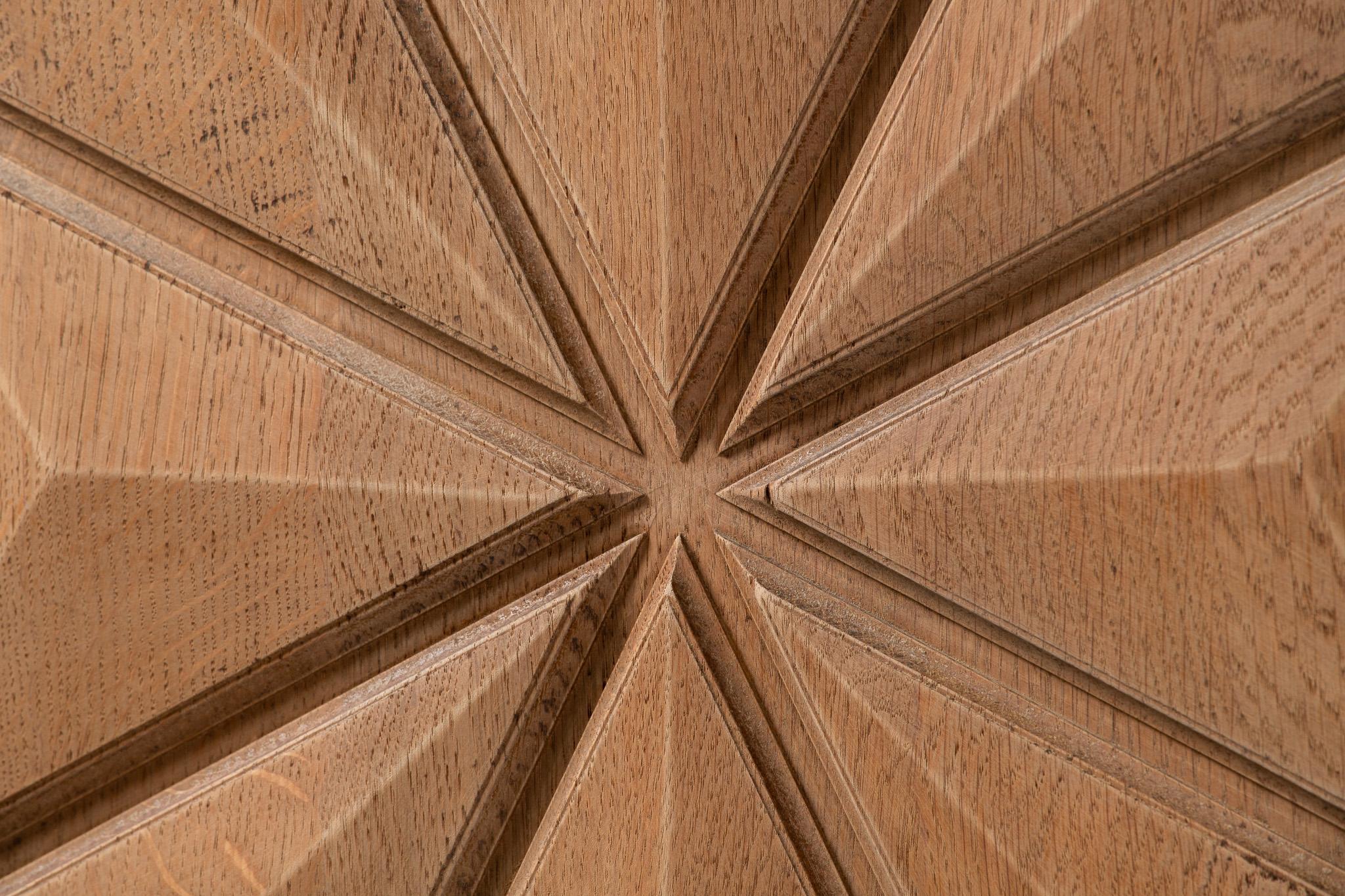 This exceptional French mid-century bonnetière captures the spirit of timeless craftsmanship with a modernist sensitivity to form and material. Crafted from solid oak in the 1950s, it revisits classical proportions through a contemporary lens,