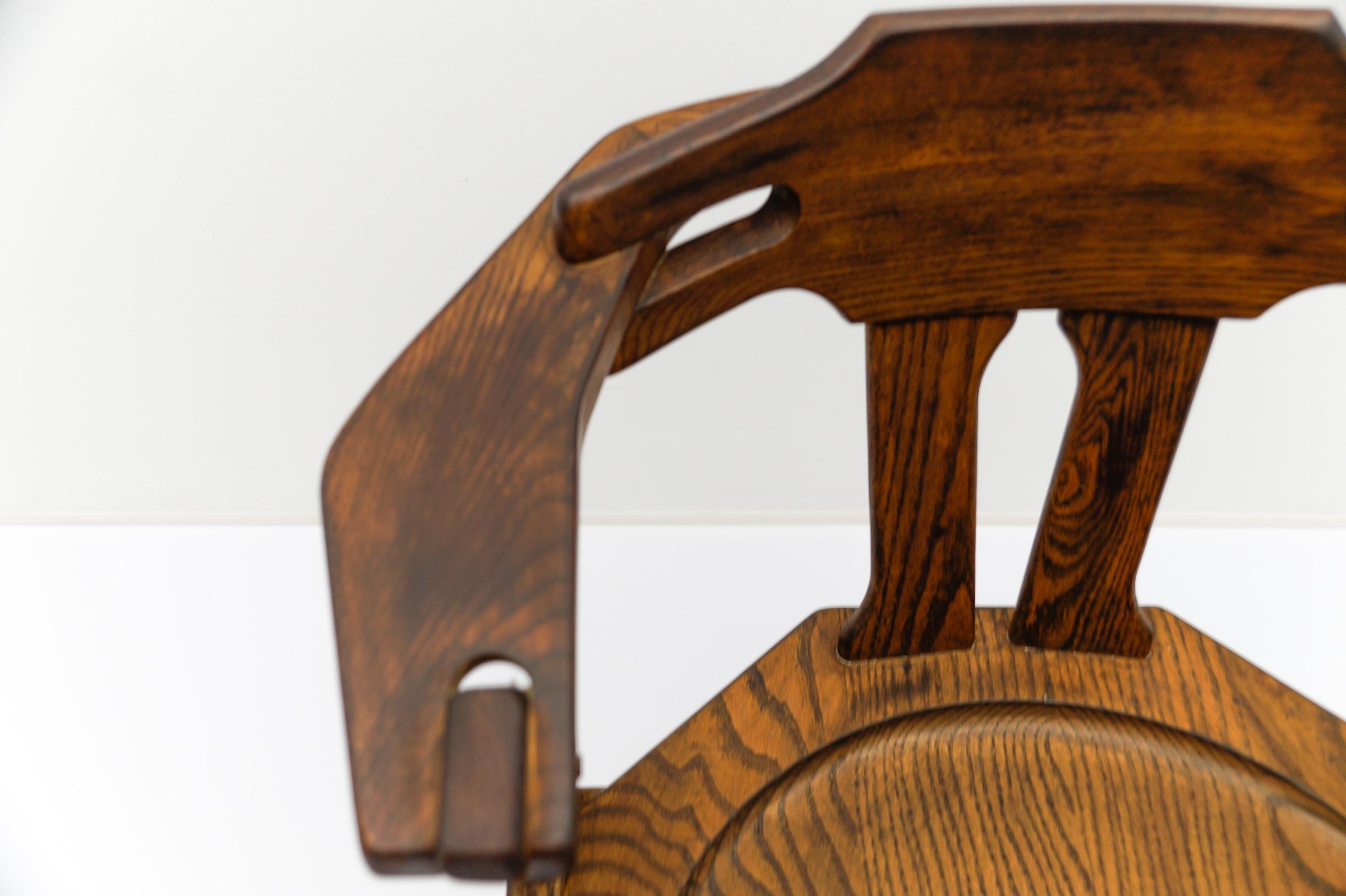Silla provincial francesa de roble, década de 1960 Moderna de mediados de siglo en venta 4