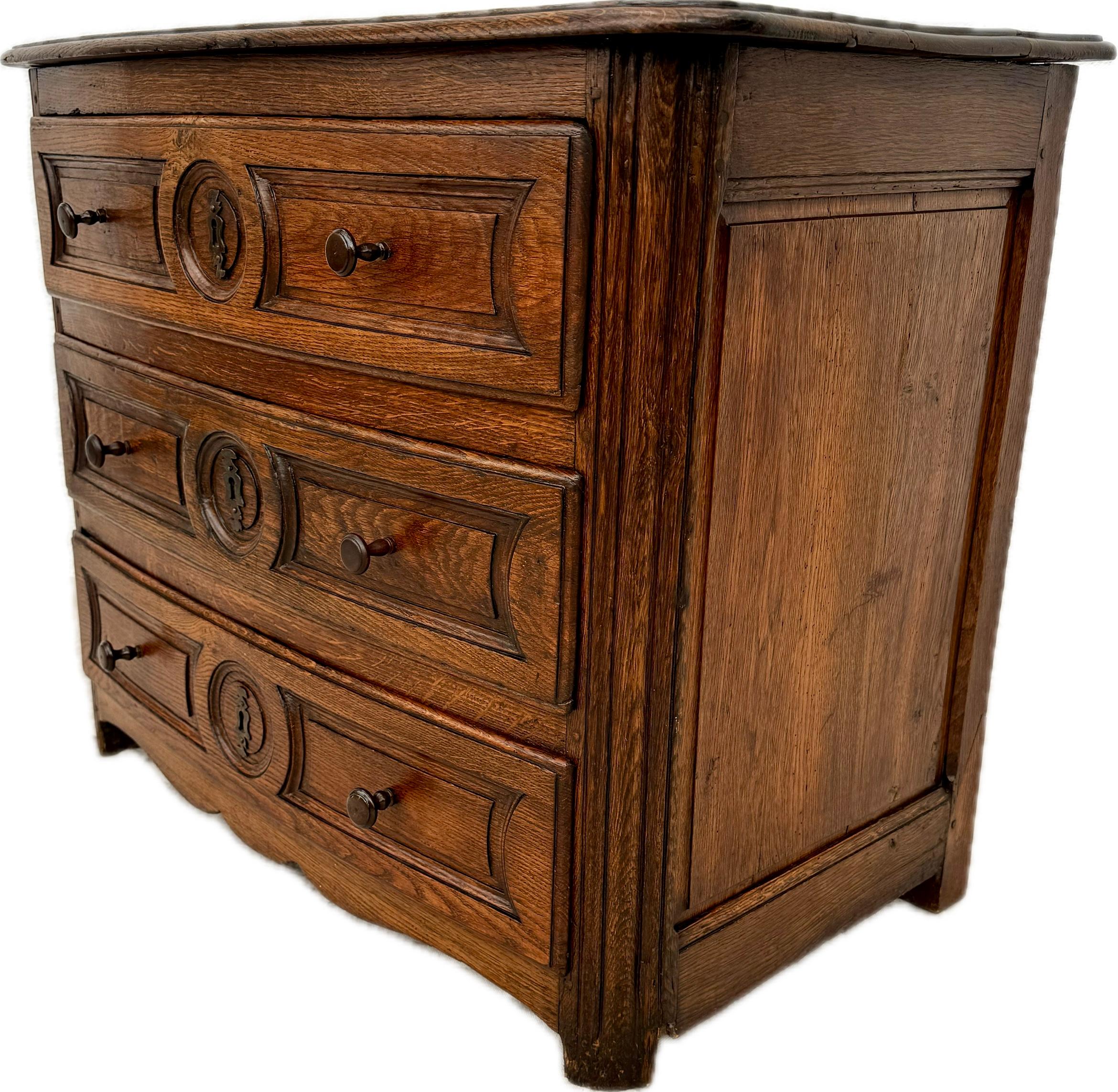 French Provincial Oak Commode, 18th Century In Good Condition For Sale In Bradenton, FL