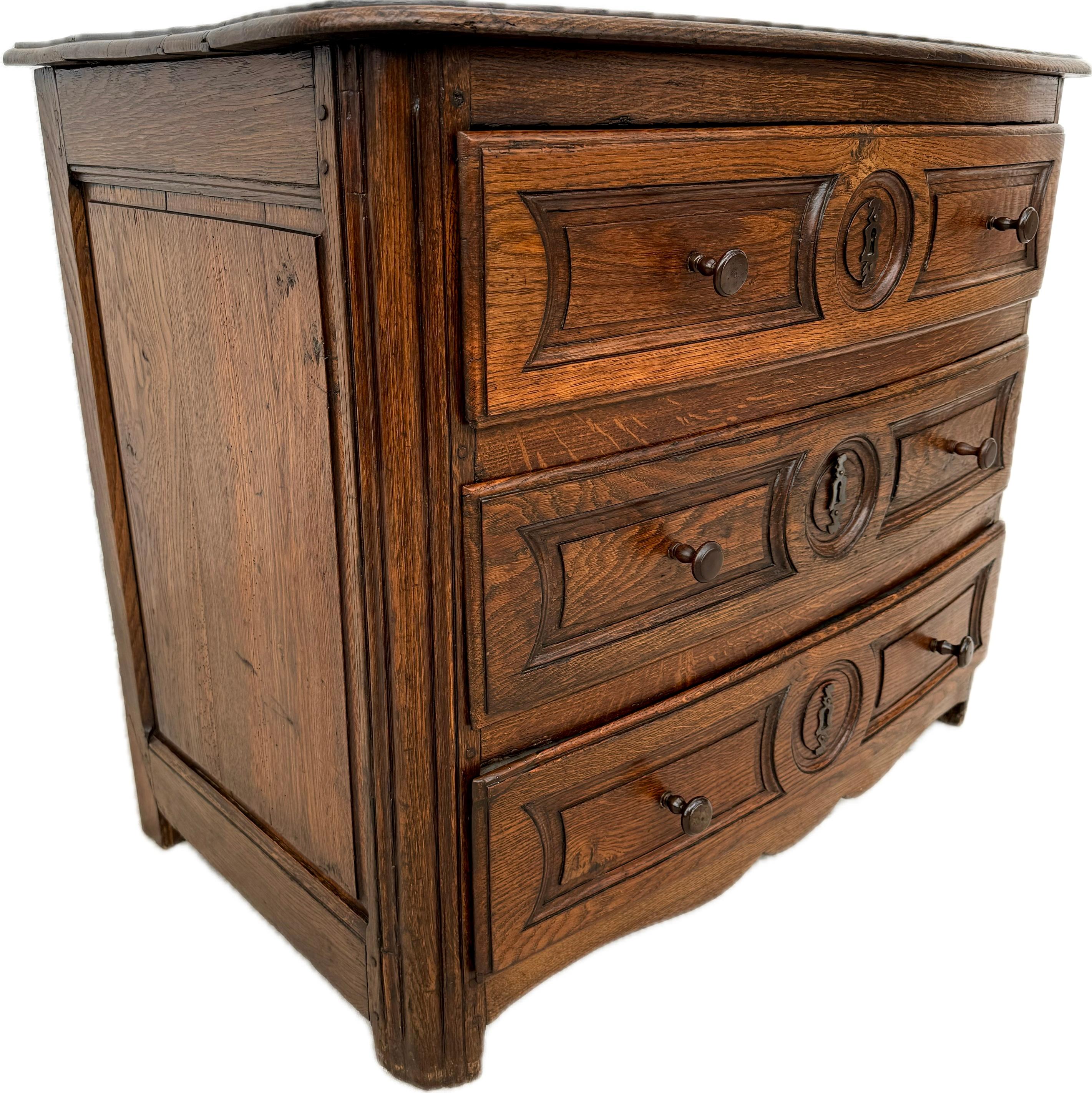 French Provincial Oak Commode, 18th Century For Sale 4