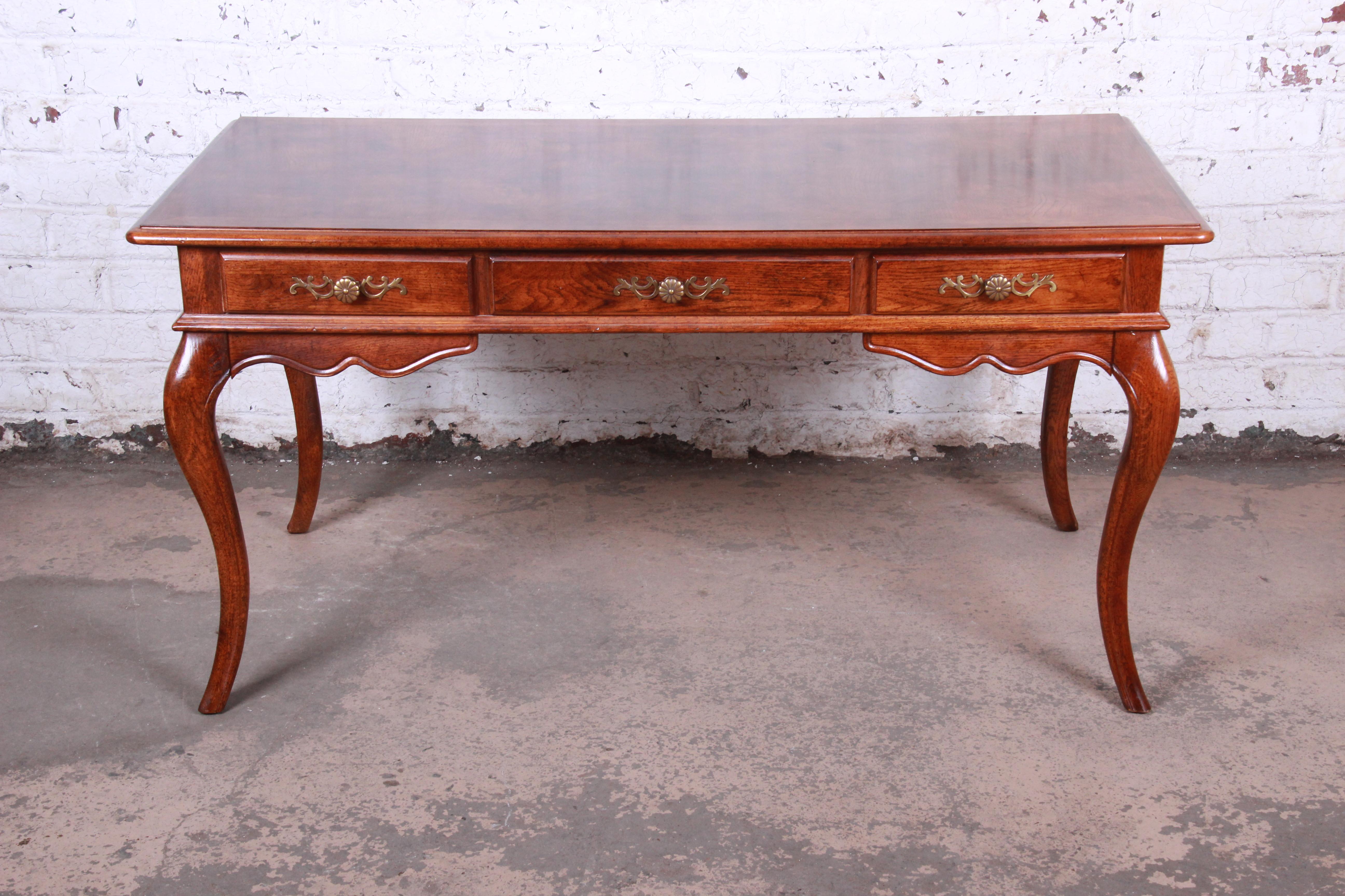 French Provincial Oak Writing Desk and Chair by Hickory In Good Condition In South Bend, IN