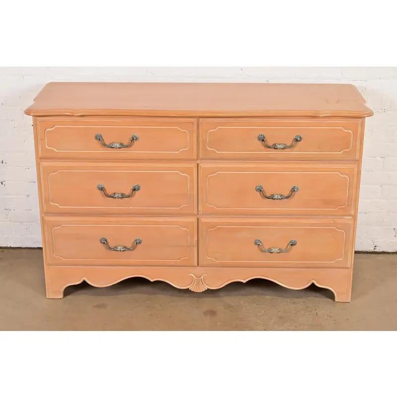 Stile provenzale Comò a sei cassetti in acero francese provinciale o country in vendita