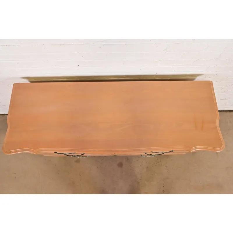 Comò a sei cassetti in acero francese provinciale o country in vendita 2