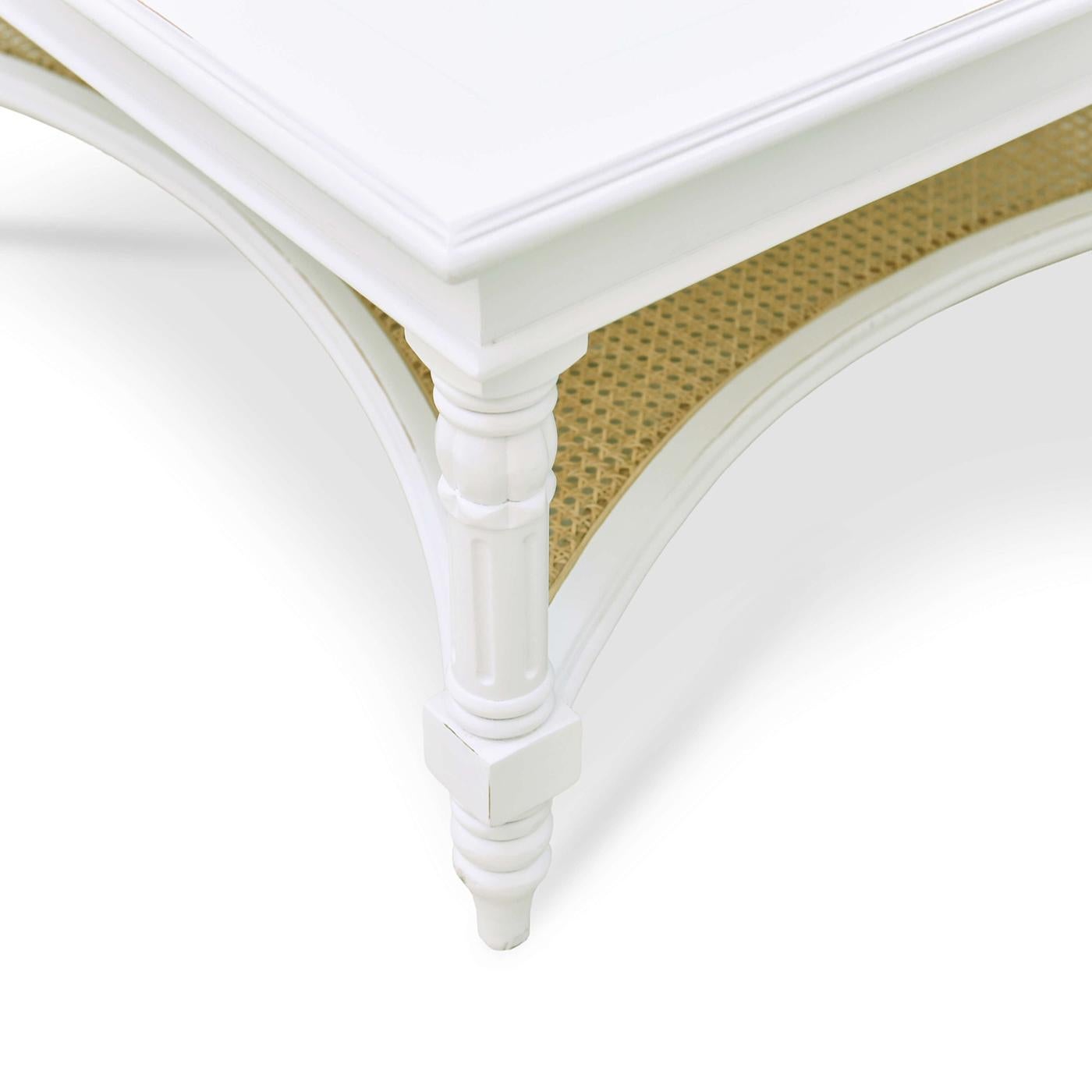 Asiatique Table basse peinte de style provincial français en vente