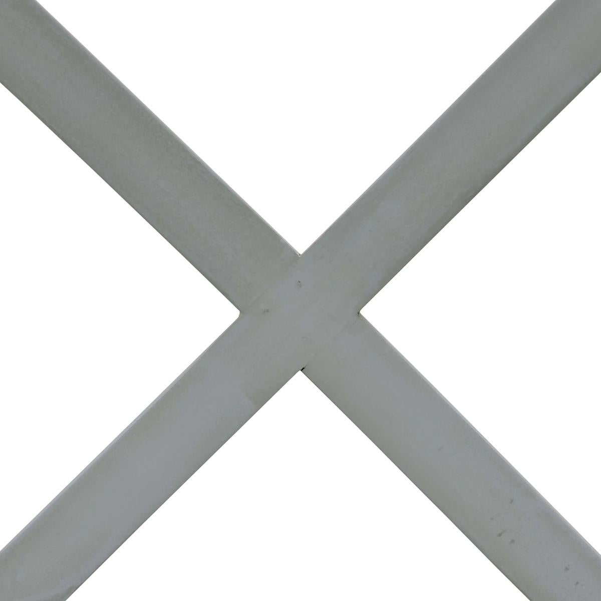 Bois Chaise de salle à manger provinciale française peinte (set of 2) en vente