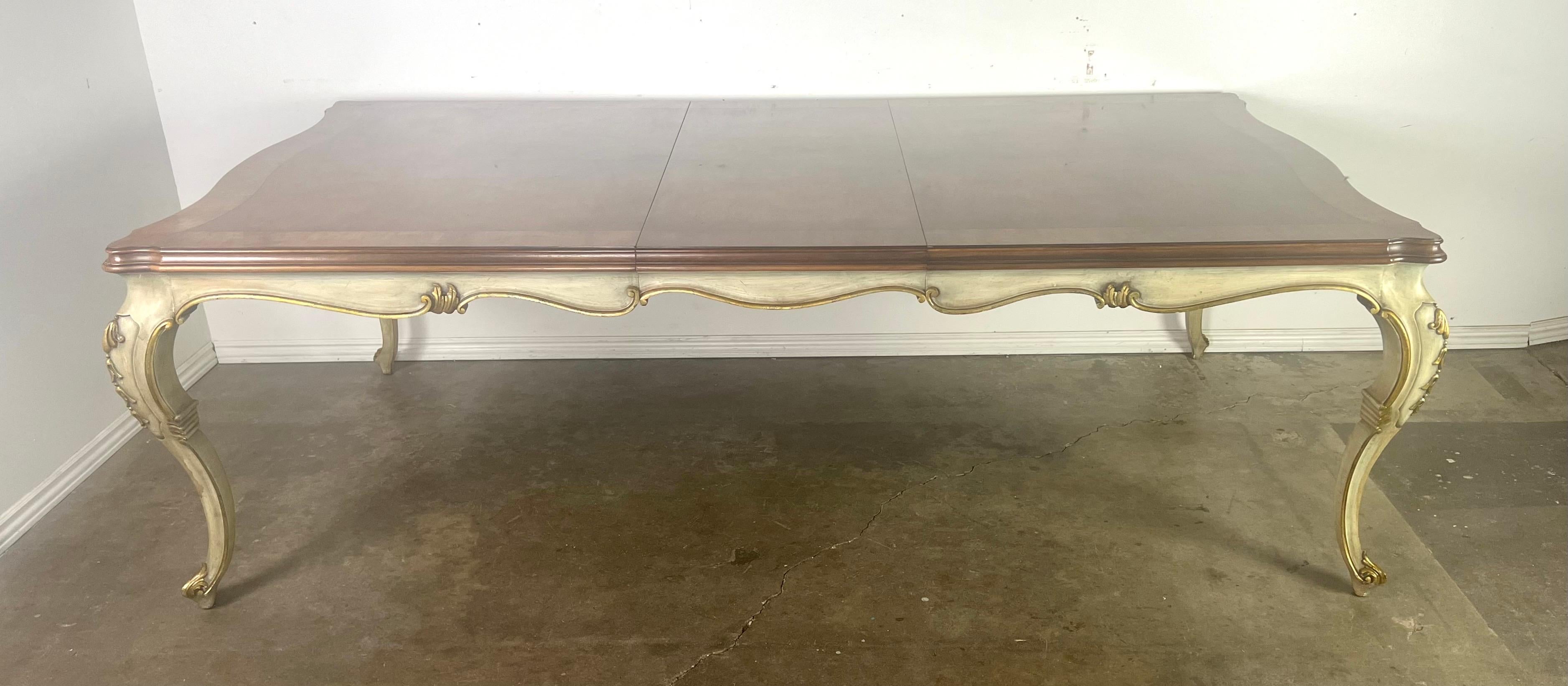 Table de salle à manger provinciale française peinte avec plateau incrusté, vers 1930 en vente 9