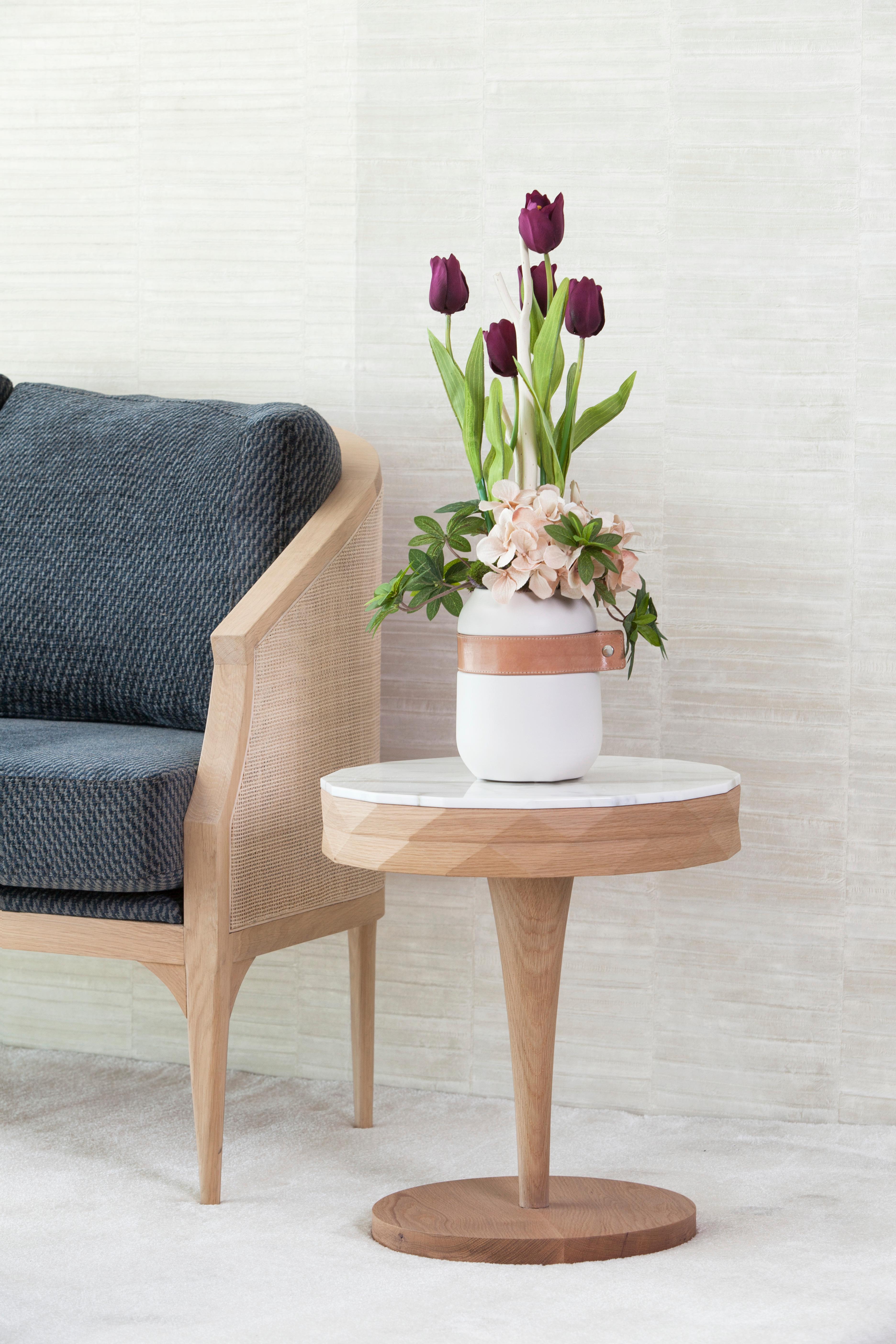 Loveseat francés provincial Paris al estilo de los años 30, hecho a mano por Greenapple Cuero en venta