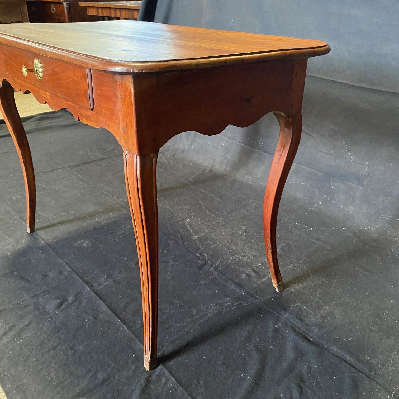 19th Century French Provincial Petite Desk or Side Table with 4 Sided Scalloped Apron  For Sale