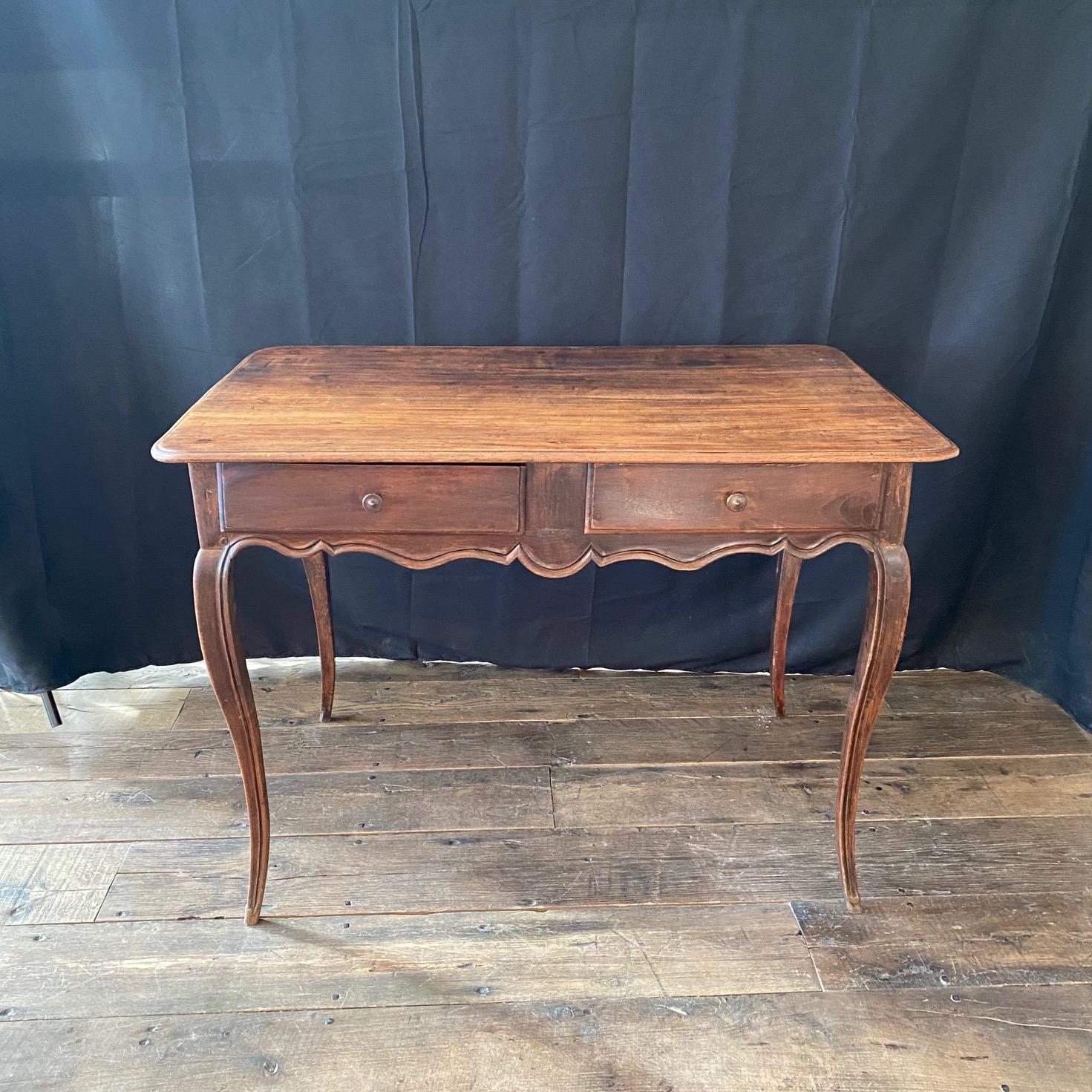 French Provincial Petite Desk or Side Table with 4 Sided Scalloped Apron  For Sale 1