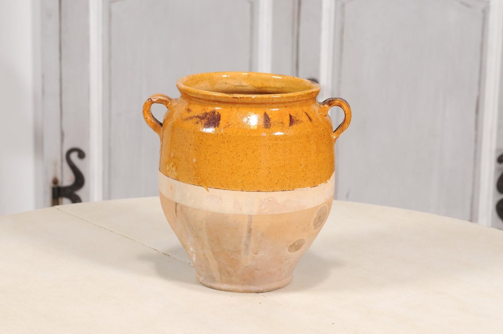 French Provincial Pot à Confit Pottery with Warm Yellow Glaze and Two Handles For Sale 6