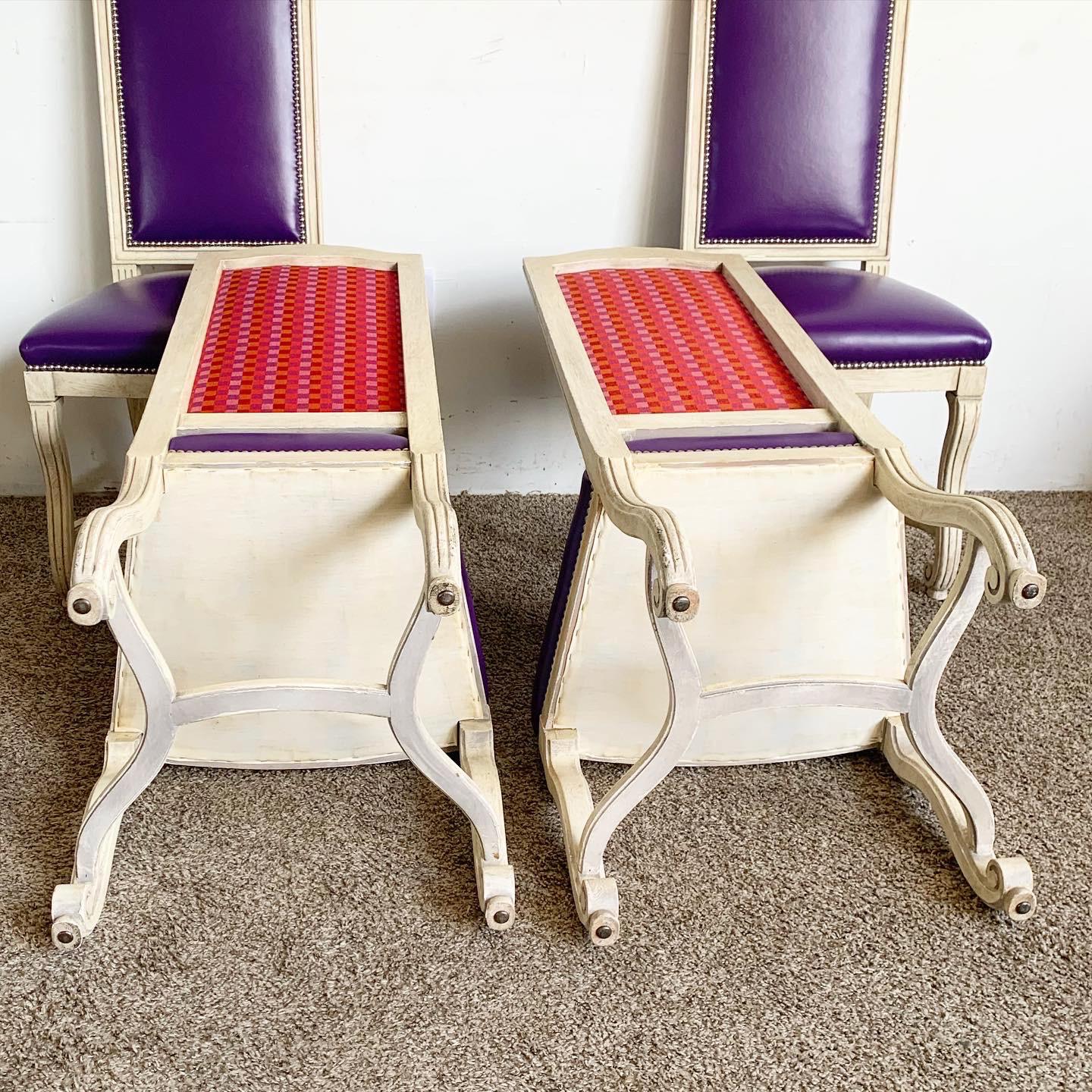 Chaises de salle à manger provinciales françaises en vinyle violet et dossier plaqué - Lot de 4 en vente 3