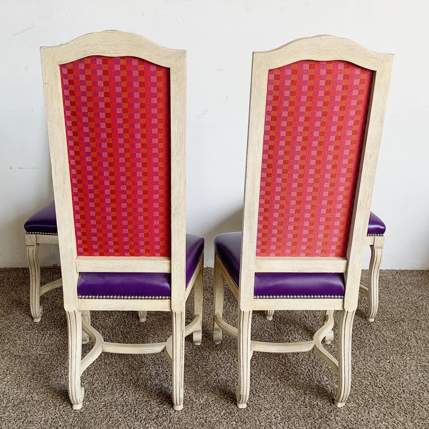 Bois Chaises de salle à manger provinciales françaises en vinyle violet et dossier plaqué - Lot de 4 en vente