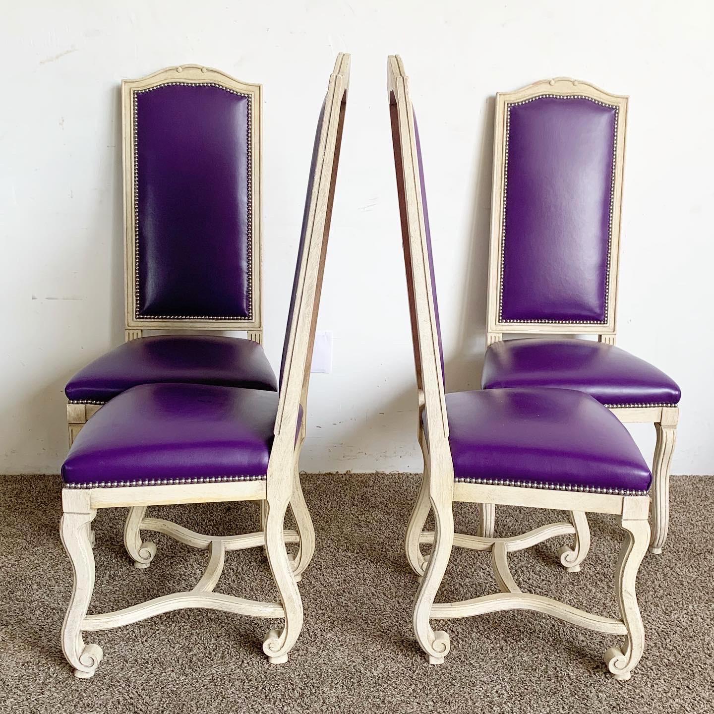 Chaises de salle à manger provinciales françaises en vinyle violet et dossier plaqué - Lot de 4 en vente 1