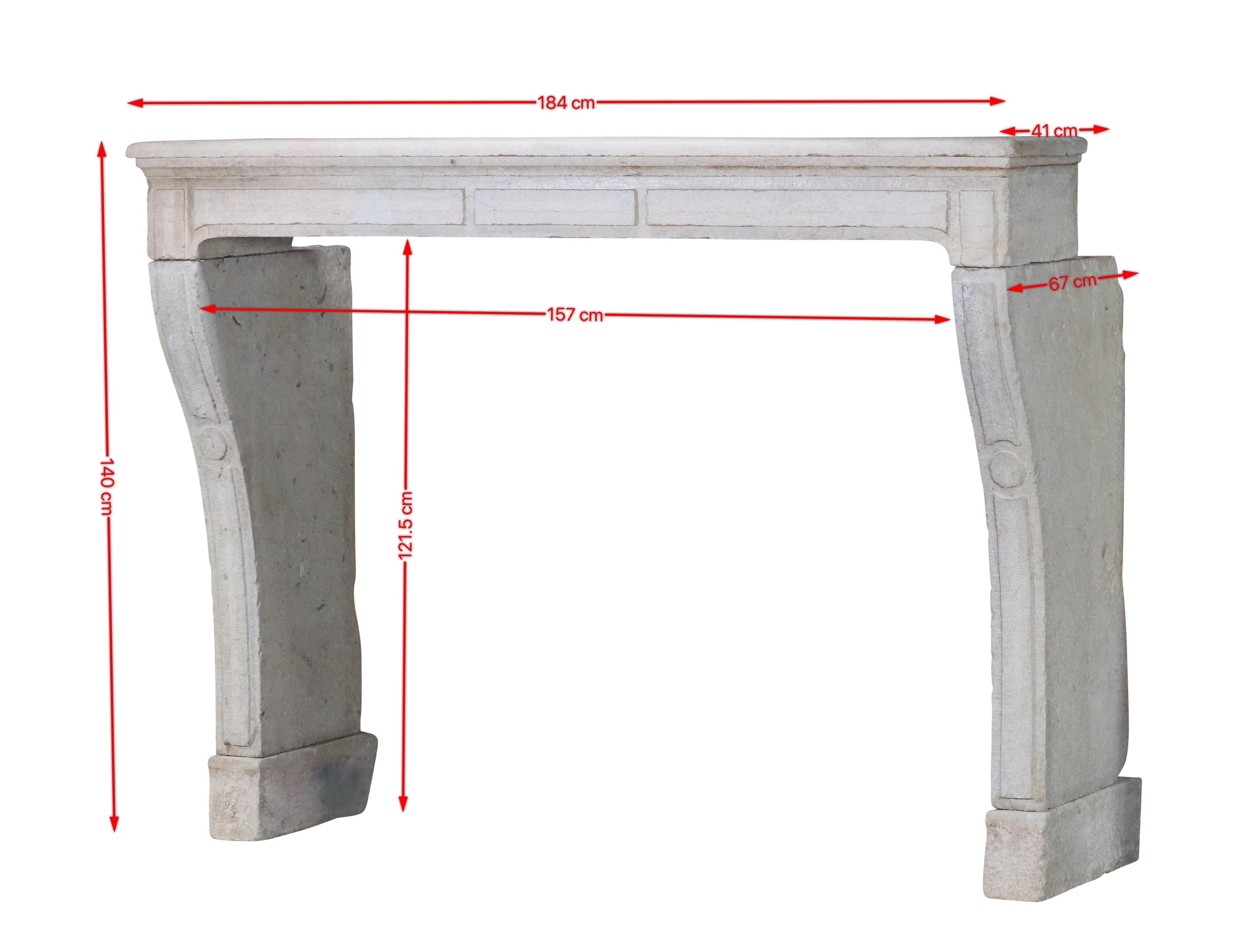 Stile provenzale Cornice per caminetto provinciale francese di recupero in pietra calcarea dura in vendita