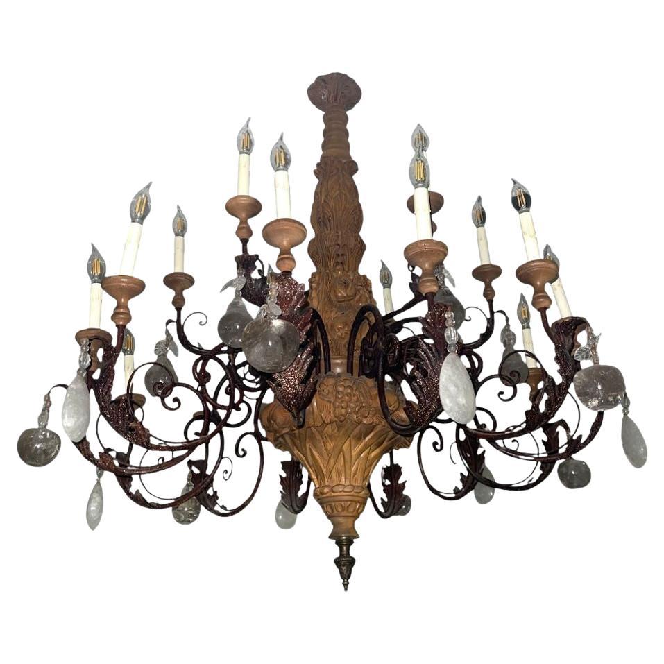 Lampadario provinciale francese in cristallo di rocca, ferro battuto e Wood. 1940
s.