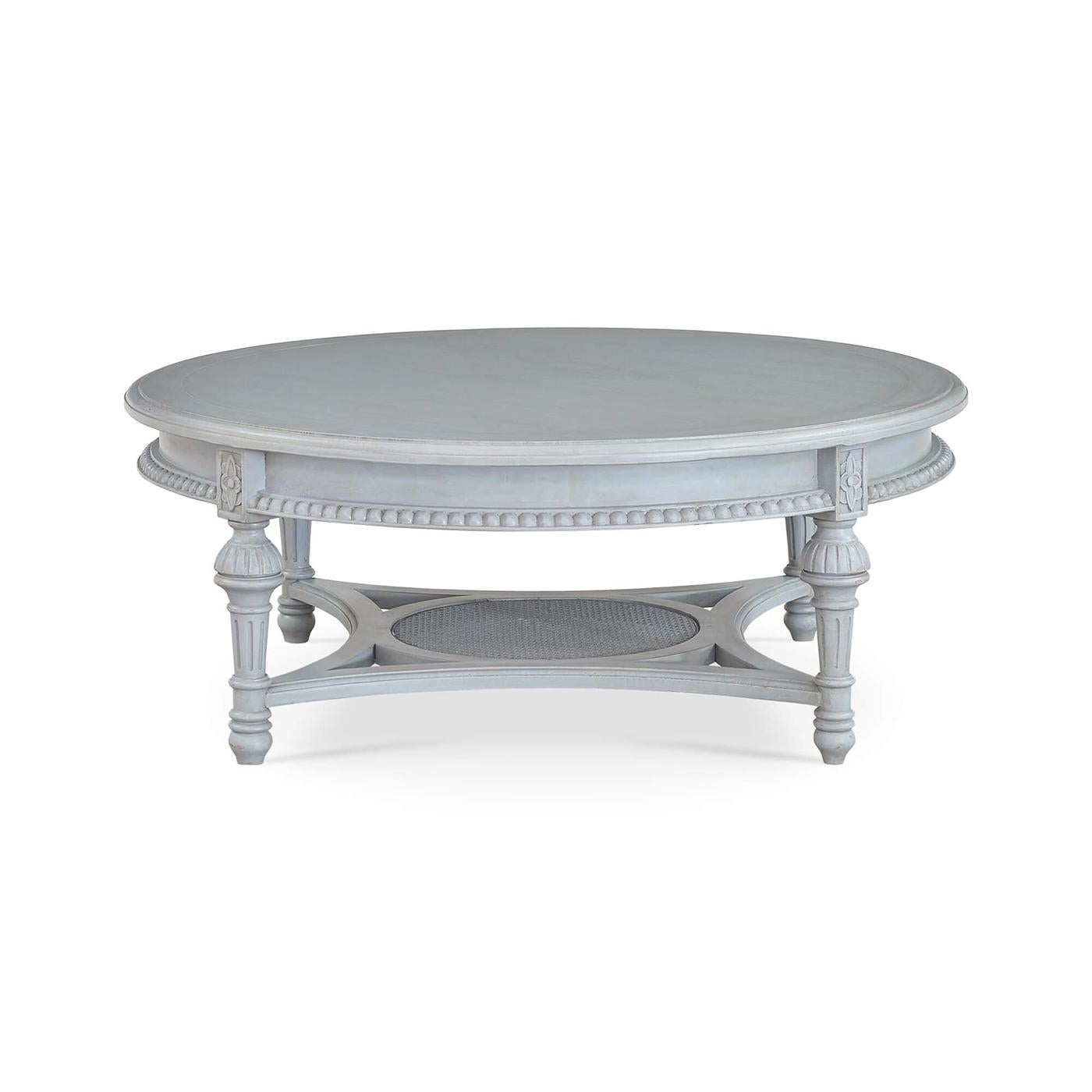Provincial français Table basse ronde provinciale française grise en vente