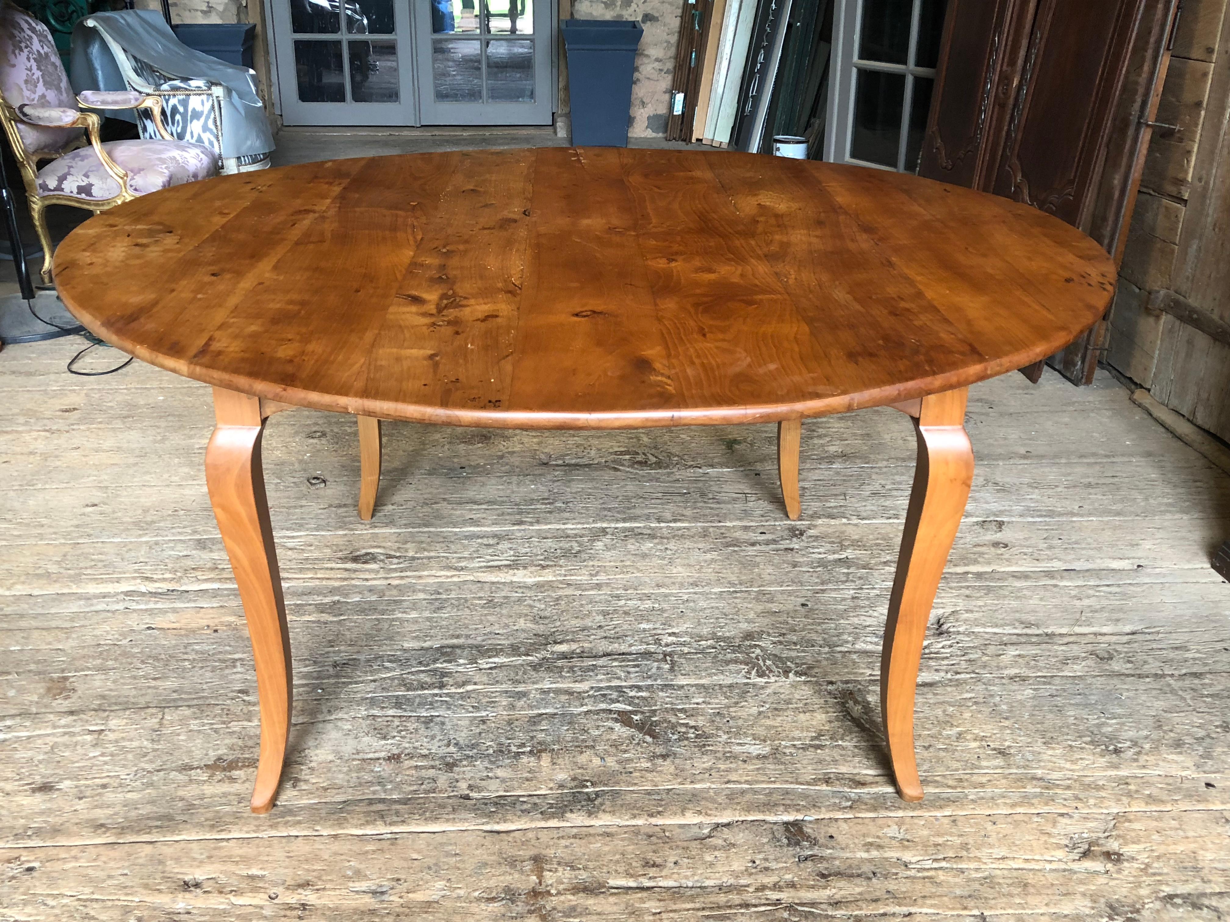 French Provincial Round Farm Table in Cherry 6