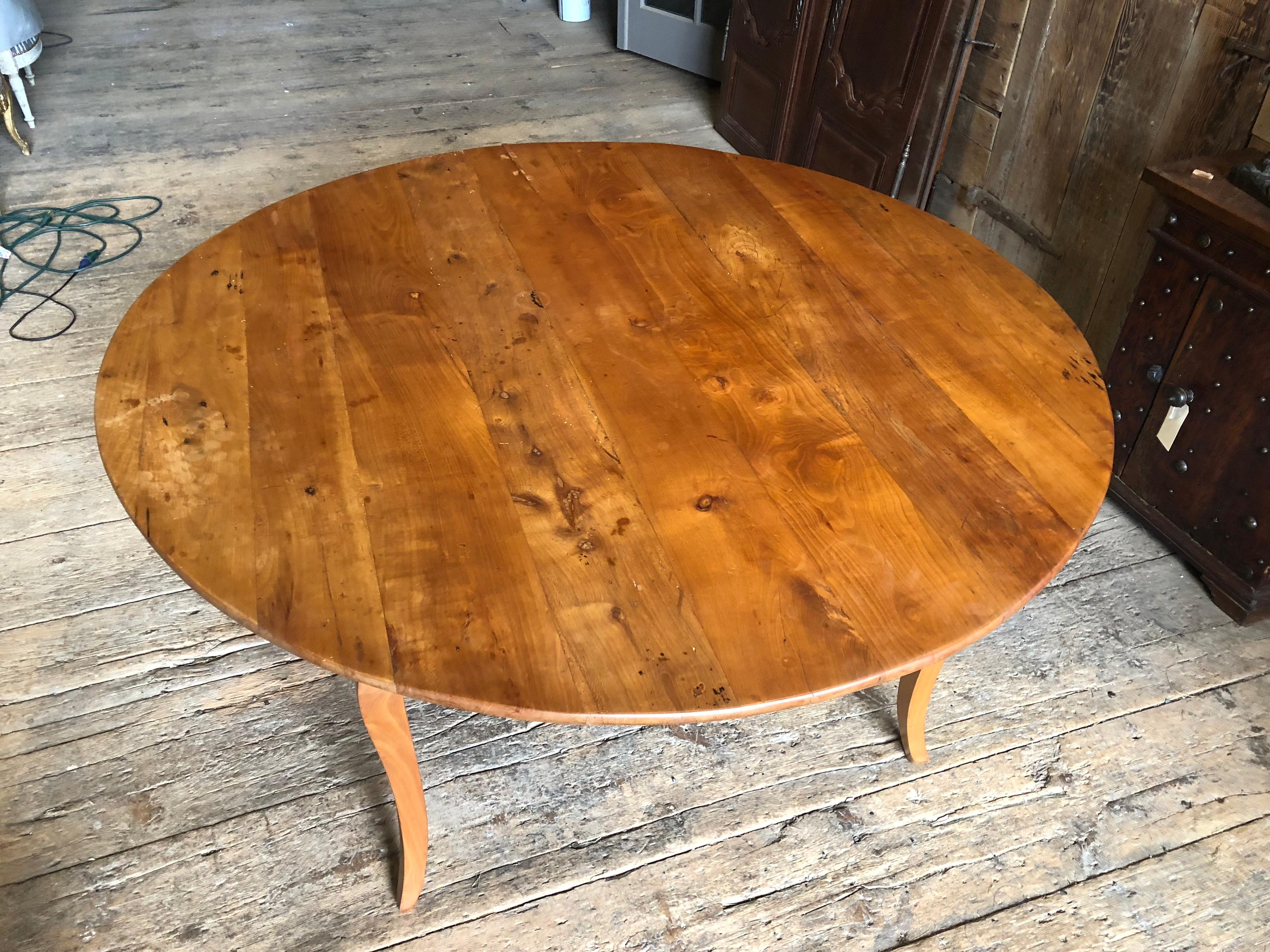 French Provincial Round Farm Table in Cherry 3