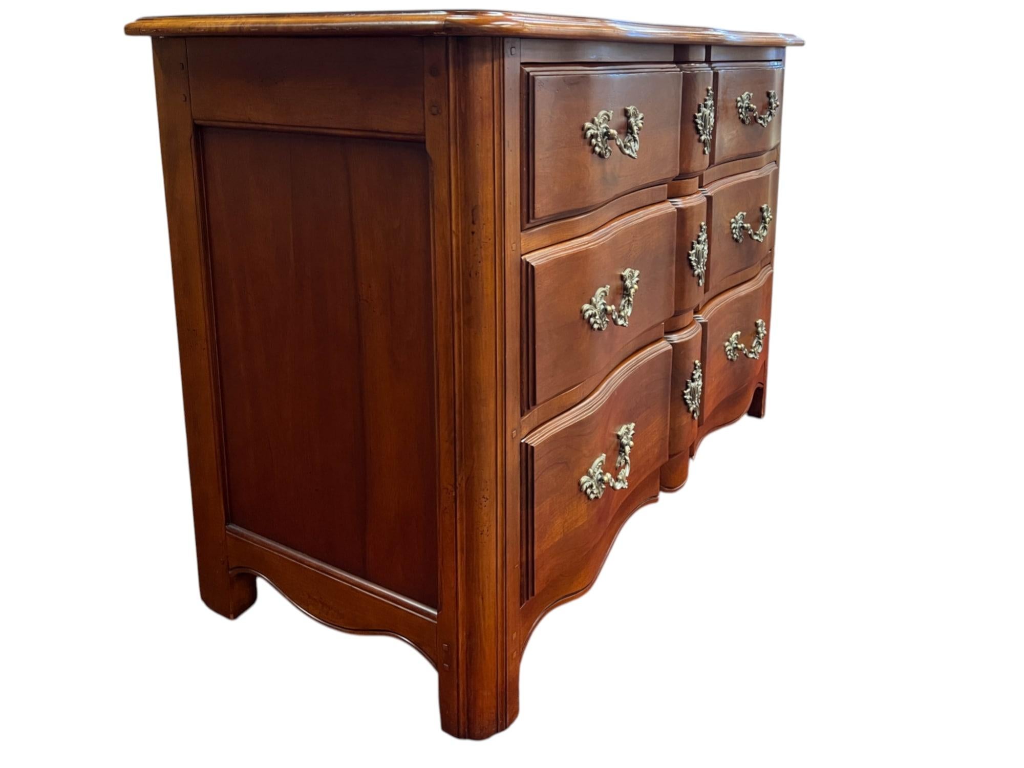 XXI secolo e contemporaneo Commode / Cassettiera a serpentina della provincia francese in vendita