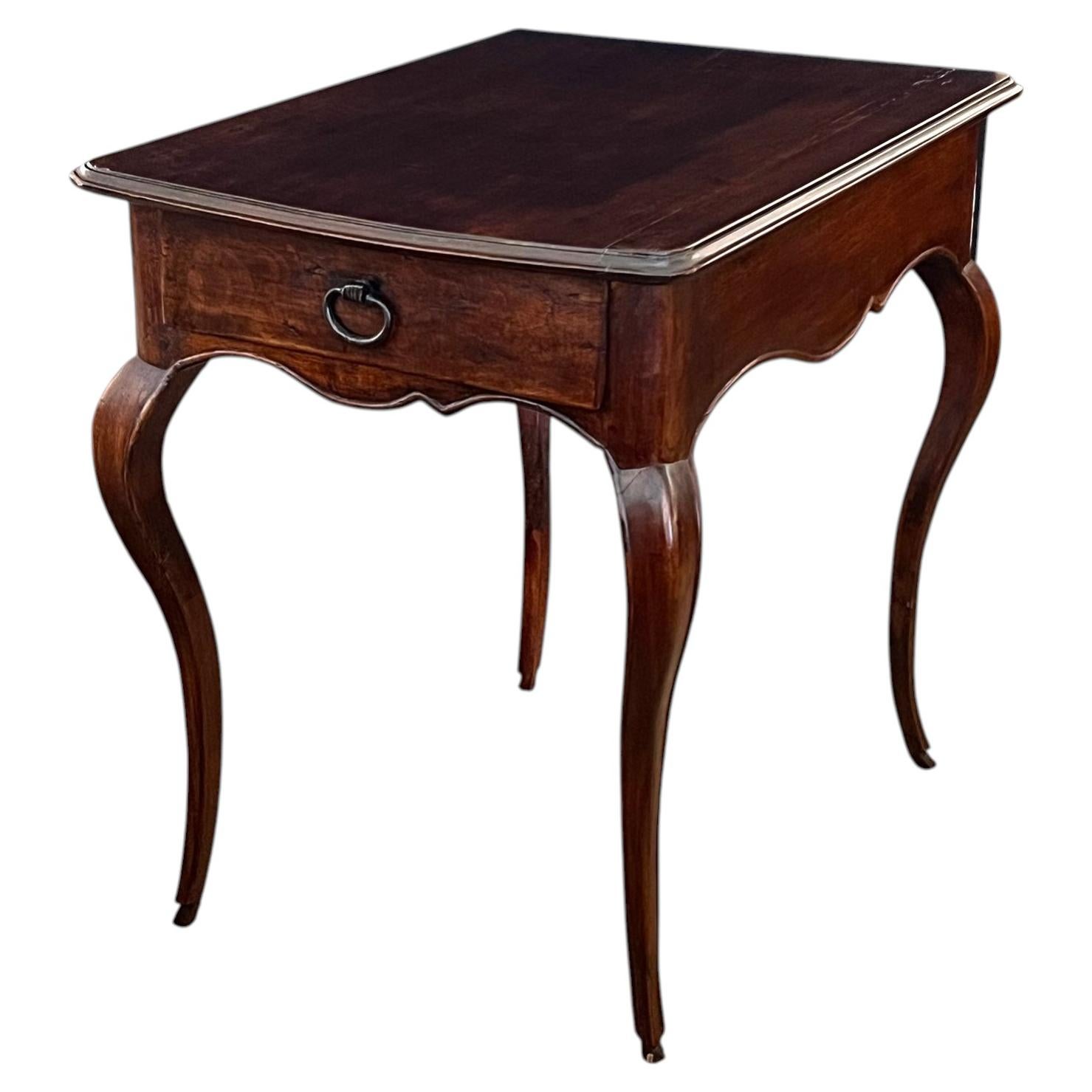 Table d'appoint rectangulaire à un tiroir, style provincial français en vente