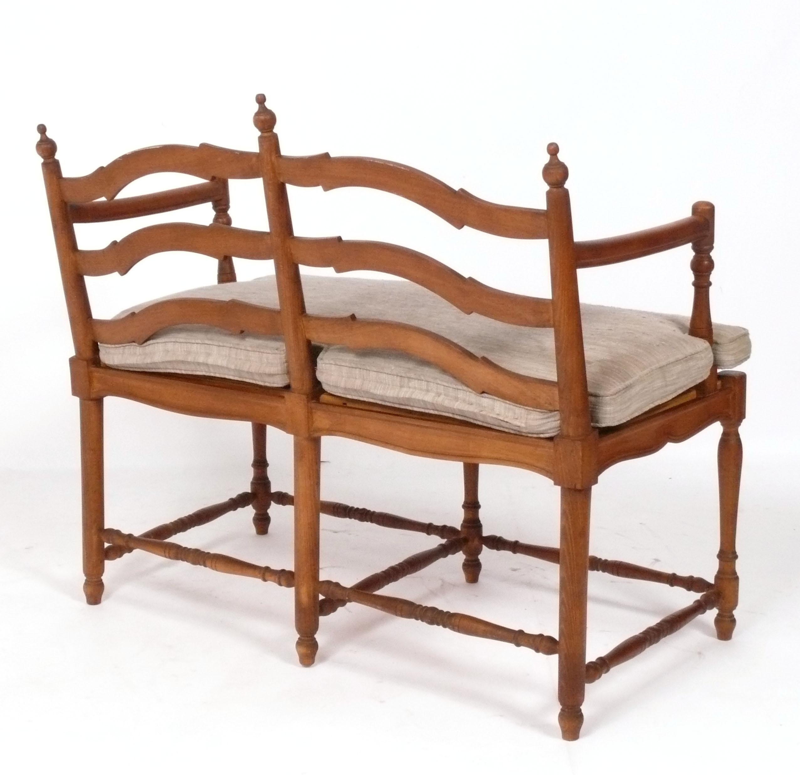 Français Banc de style provincial français France circa 1950s Reupholstered In Your Fabric en vente