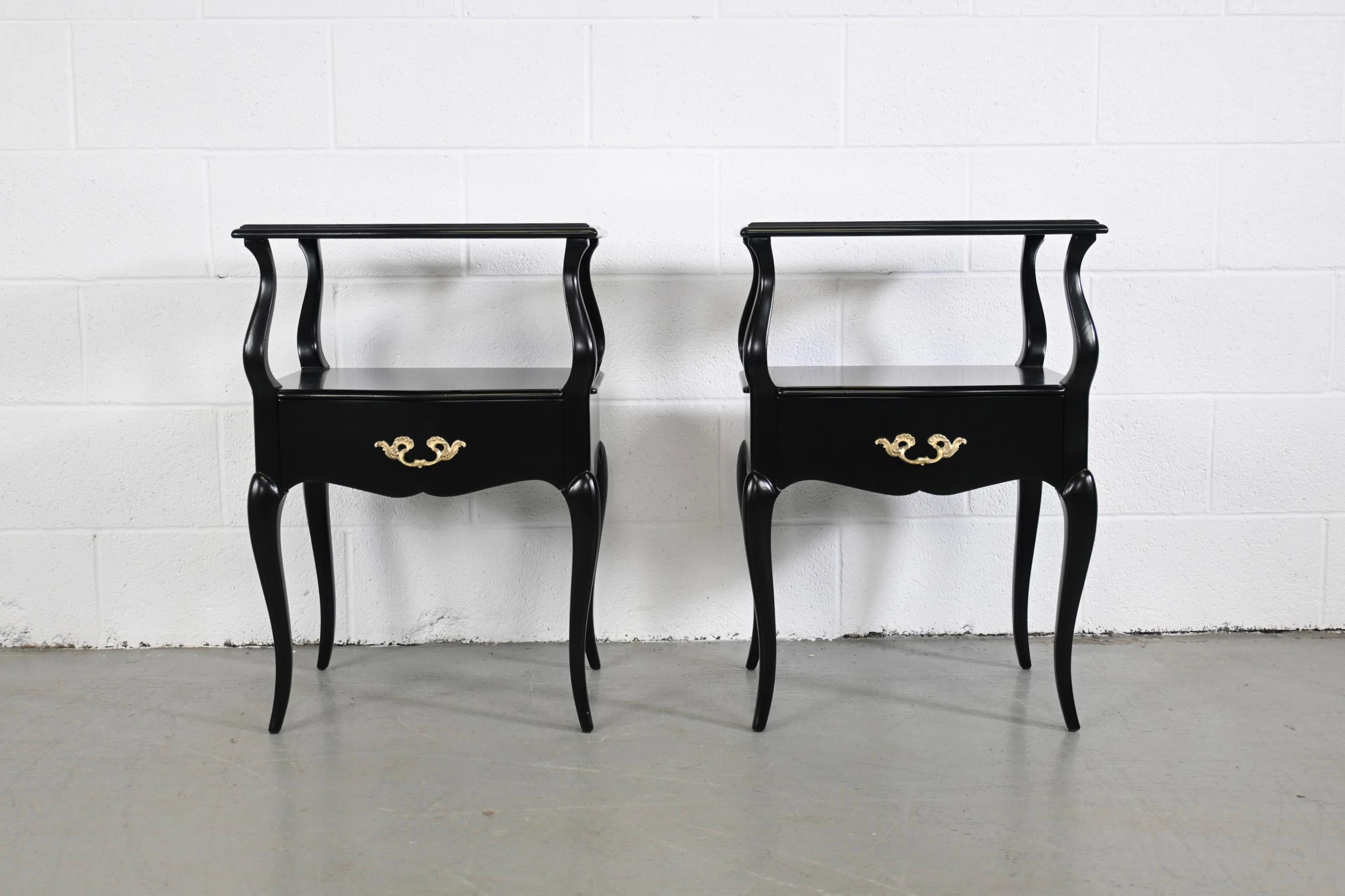 French Provincial Style Black Lacquered Nightstands, Pair Description In Excellent Condition In Morgan, UT
