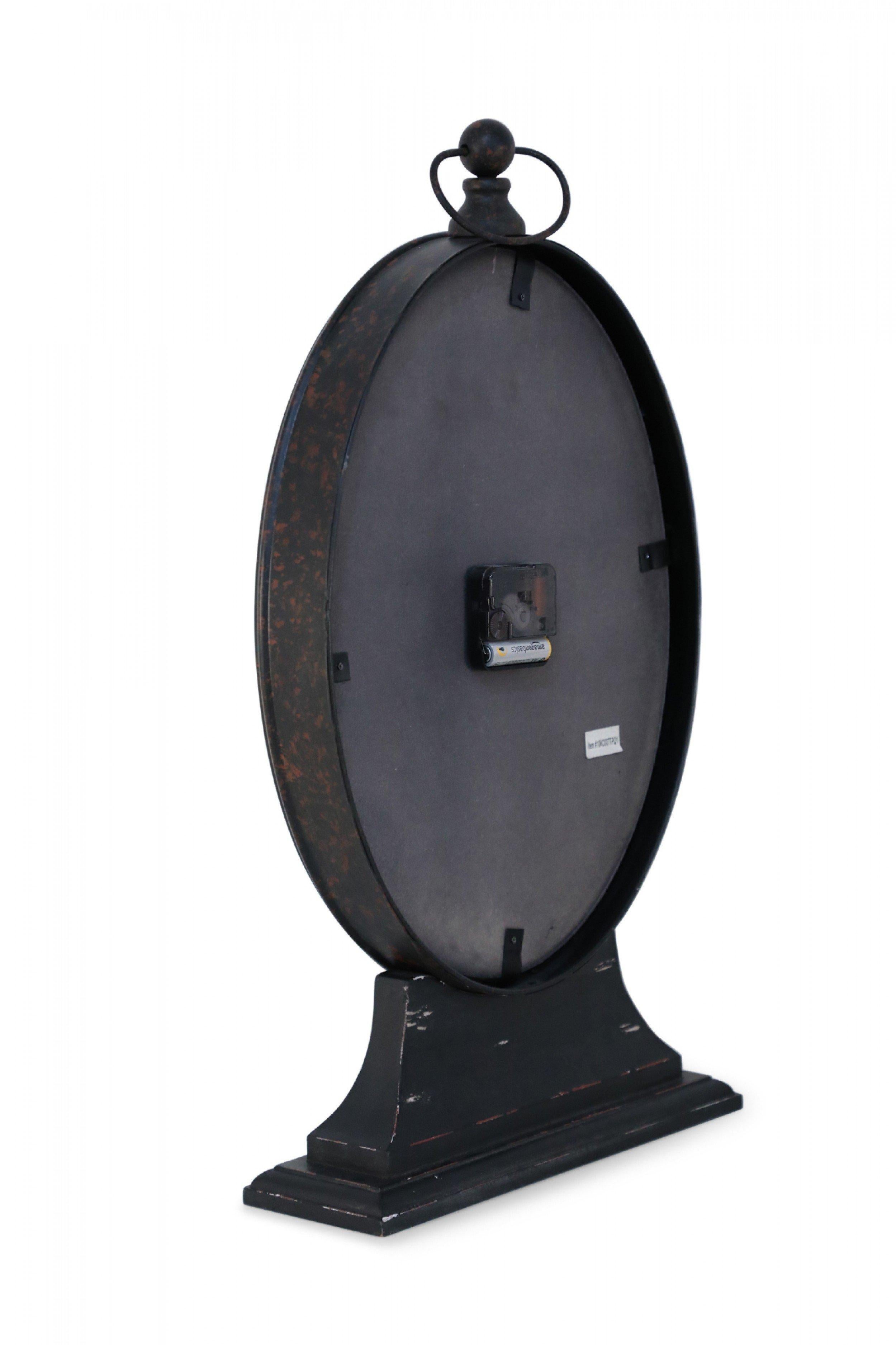 Reloj de Tole Negro Estilo Provincial Francés con Base en Bueno estado para la venta en Queens, NY