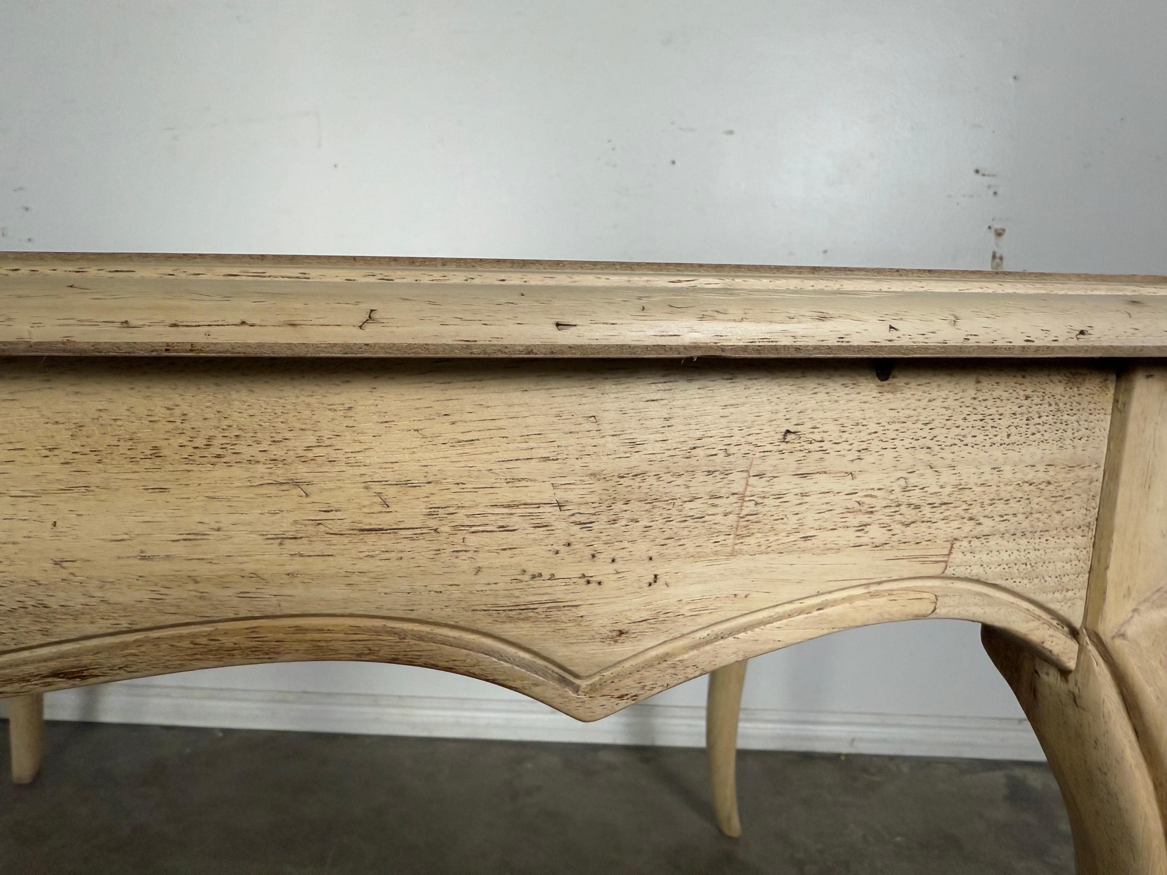 Mesa de comedor blanqueada de estilo provincial francés C. 1930 en venta 6