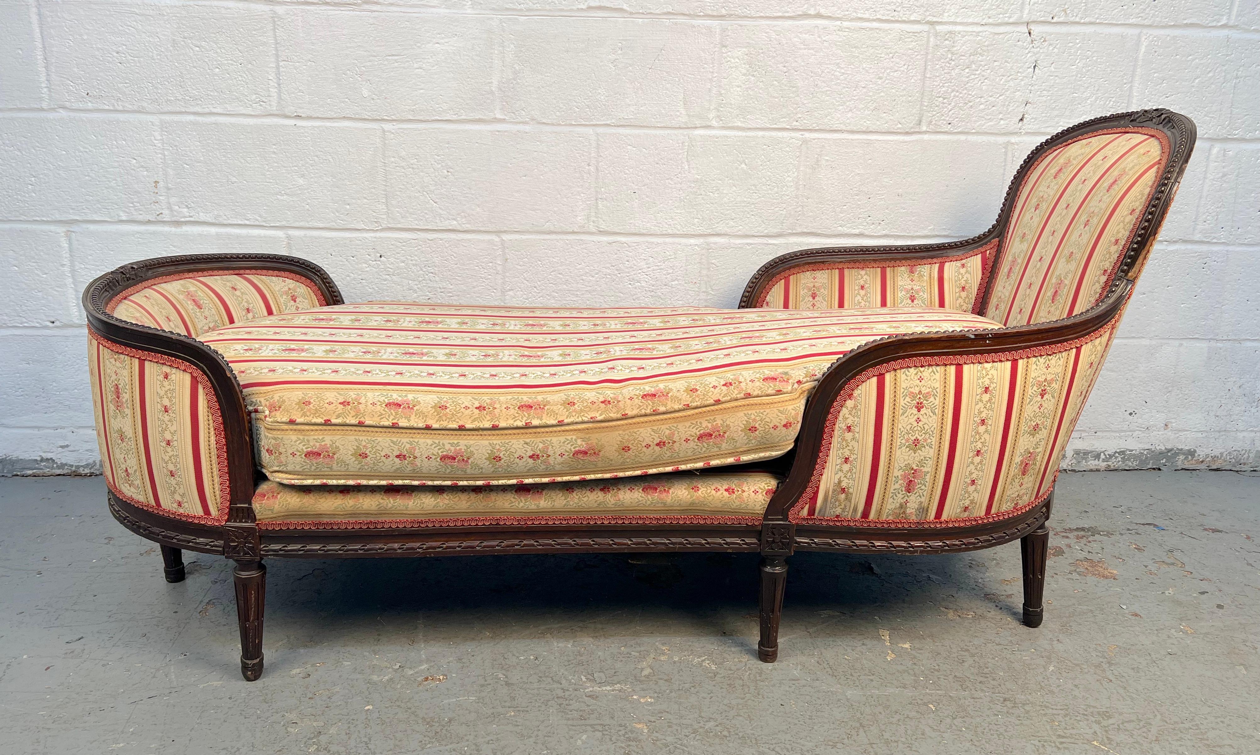 French Provincial Style Chaise Lounge Settee In Fair Condition For Sale In Brooklyn, NY
