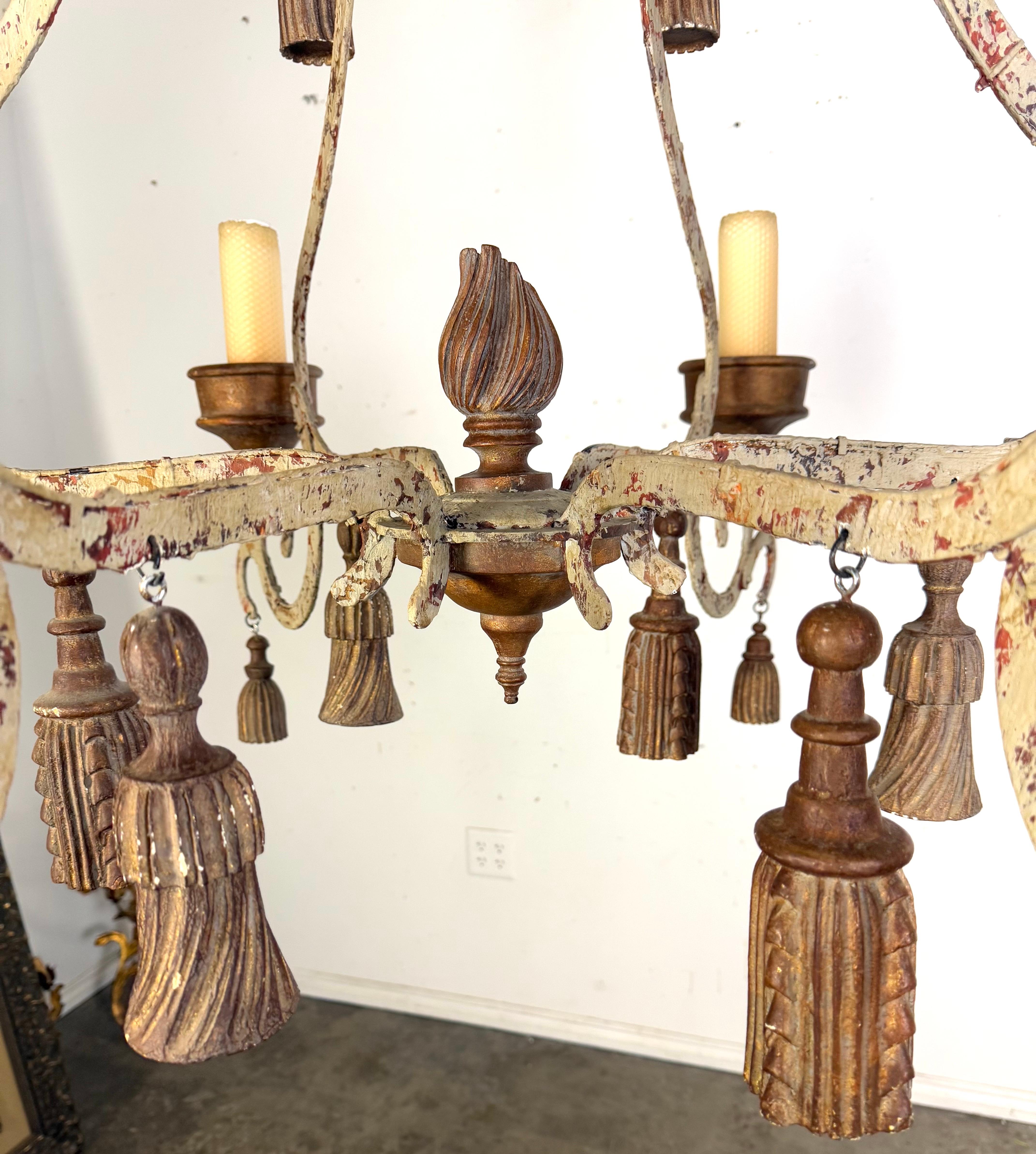 Stile provenzale Il lampadario in stile provinciale francese di Niermann Weeks è disponibile in coppia in vendita