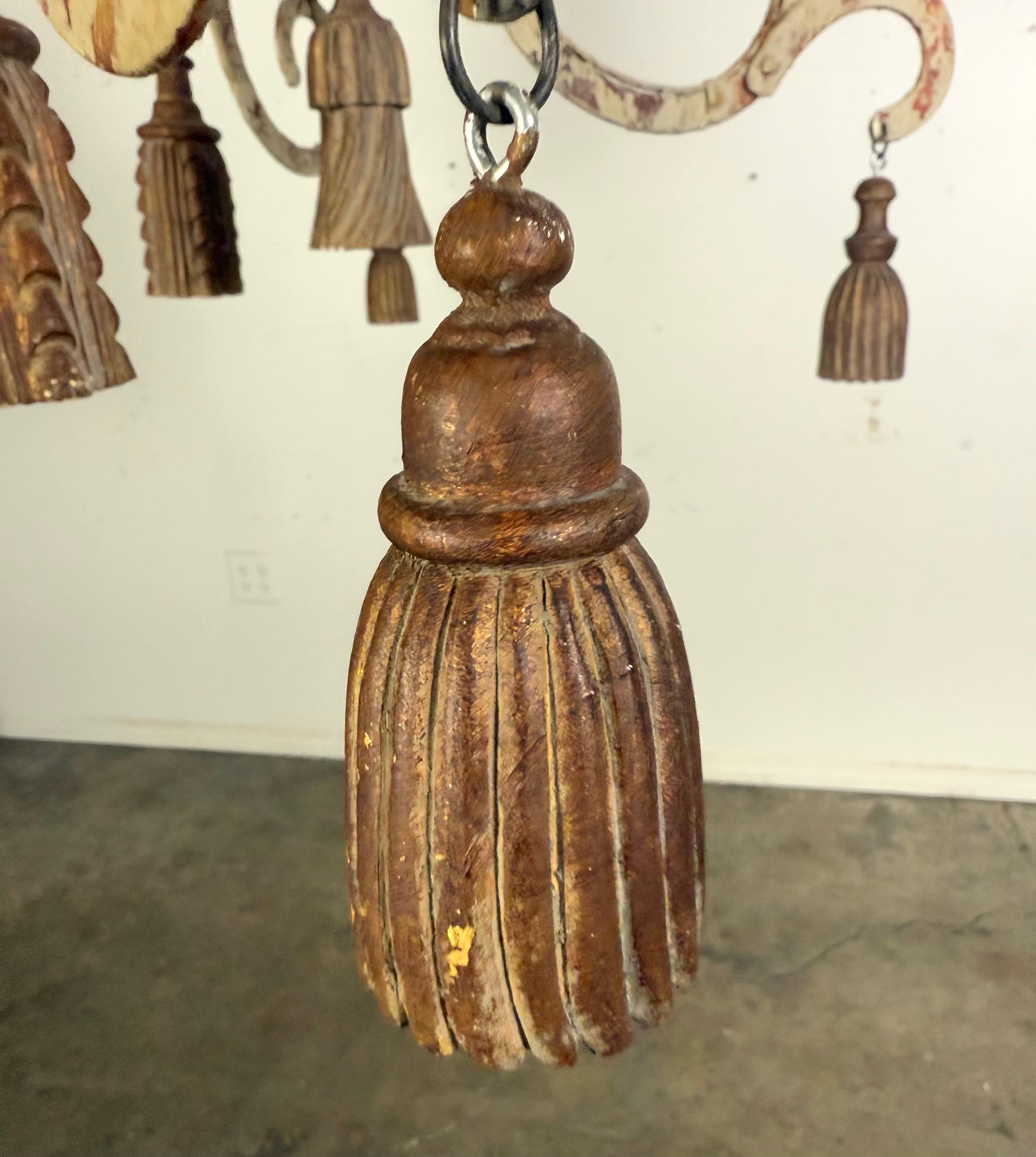 Il lampadario in stile provinciale francese di Niermann Weeks è disponibile in coppia in vendita 1