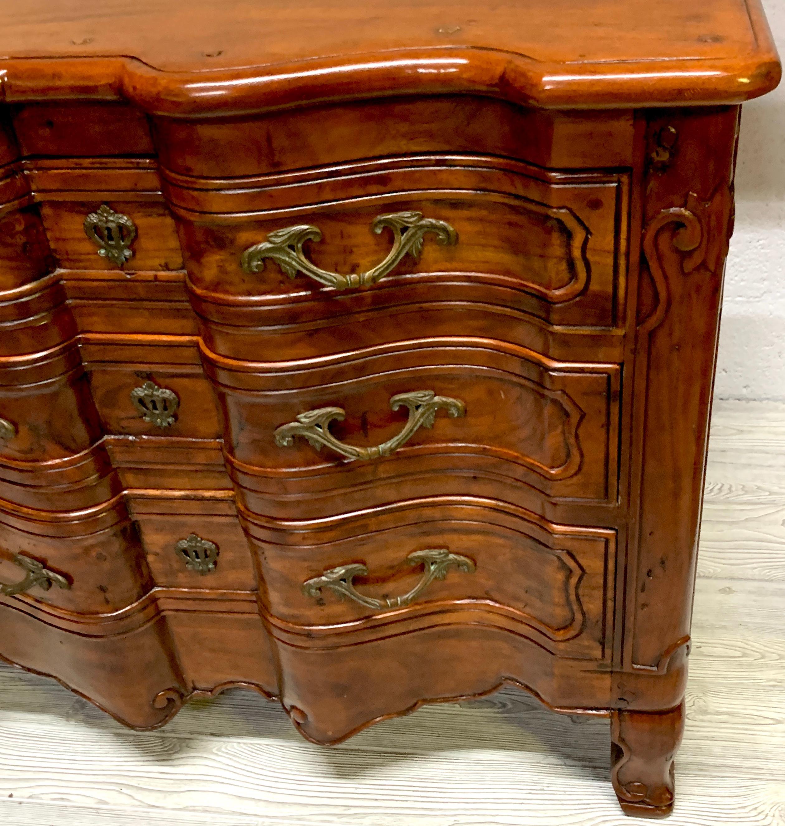 French Provincial Style Cherry Block Front Commode In Good Condition In West Palm Beach, FL