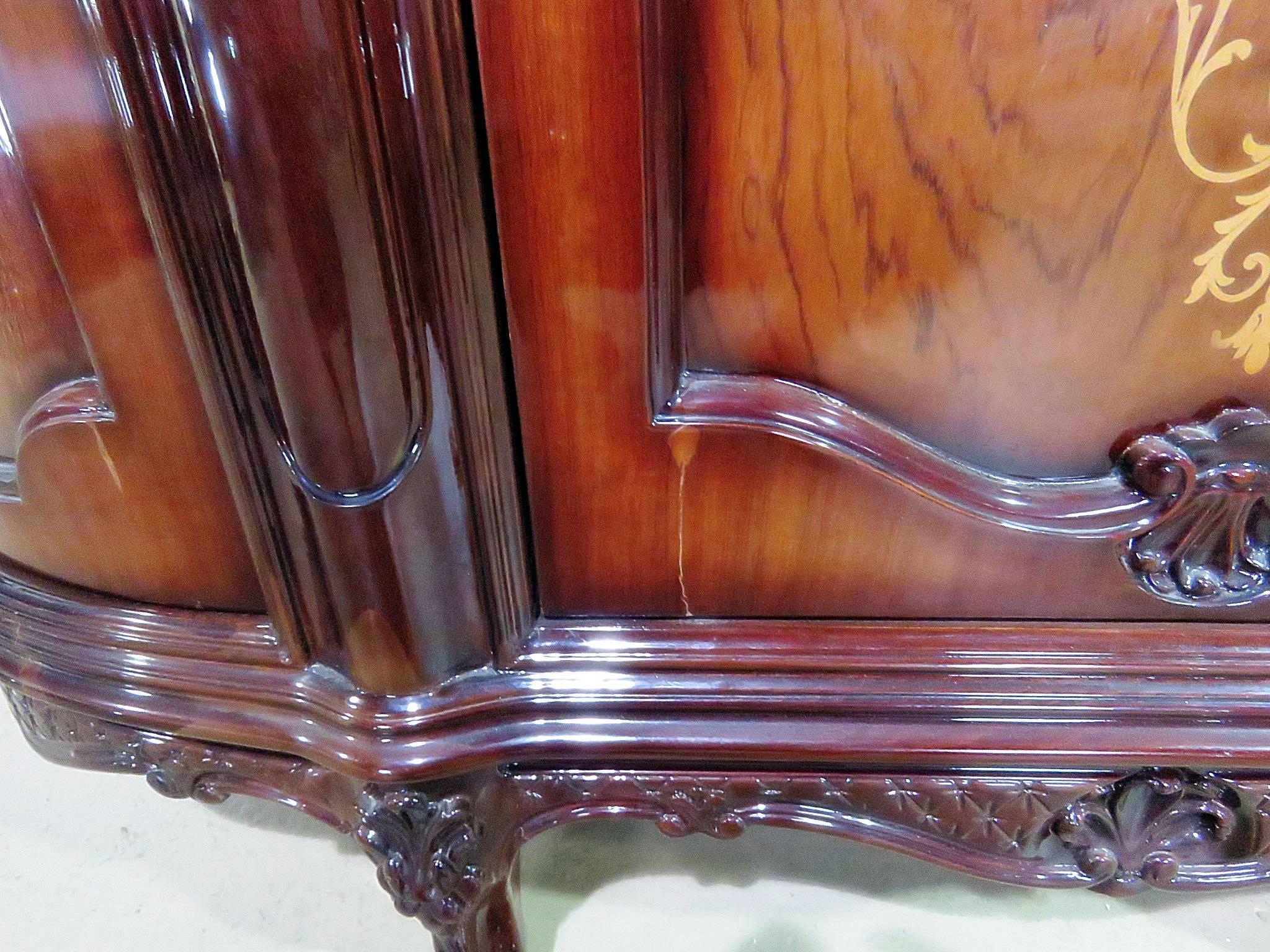 French Provincial Style China Cabinet In Good Condition In Swedesboro, NJ