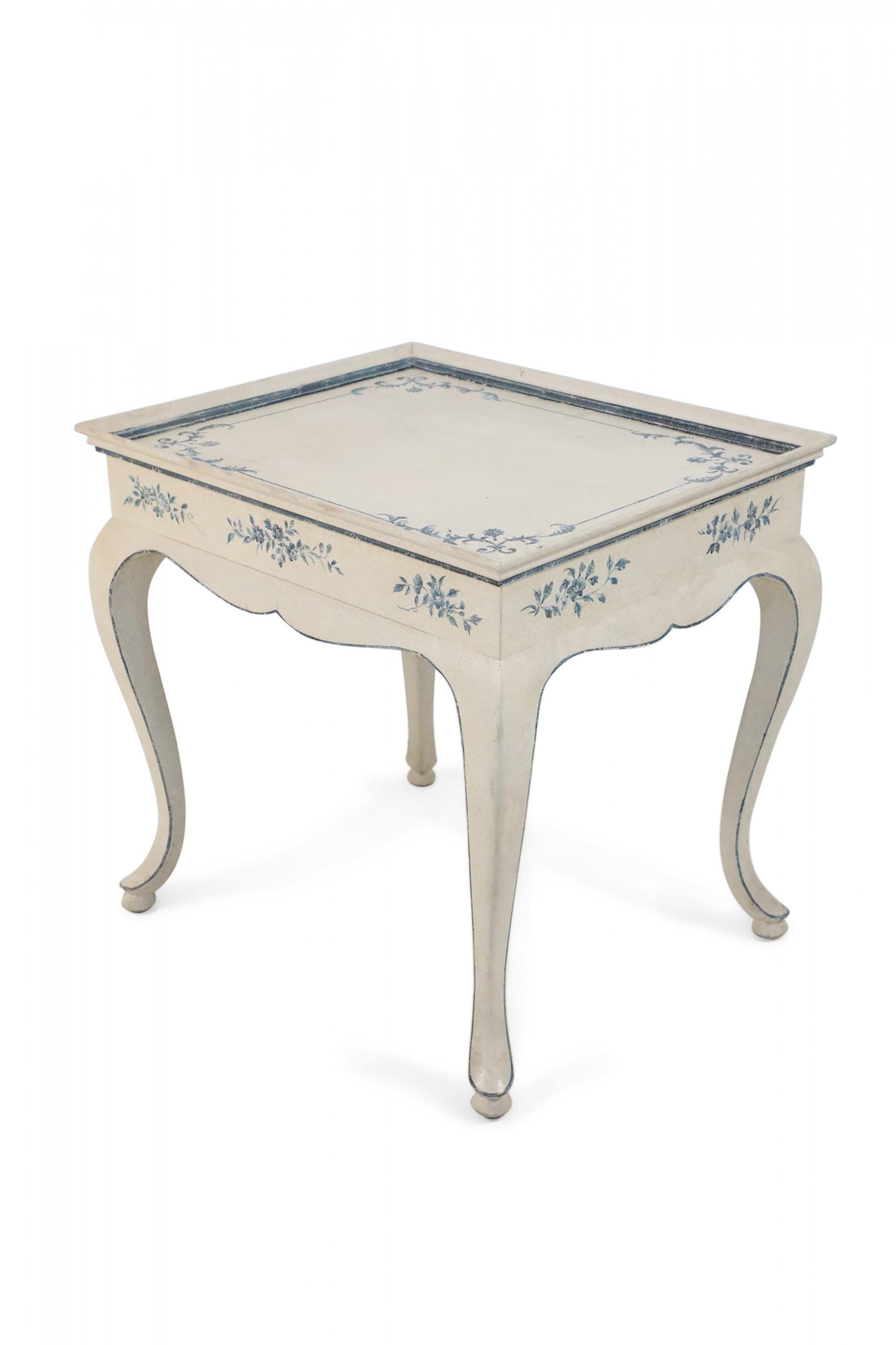 Table centrale en bois crème de style provincial français Bon état - En vente à New York, NY
