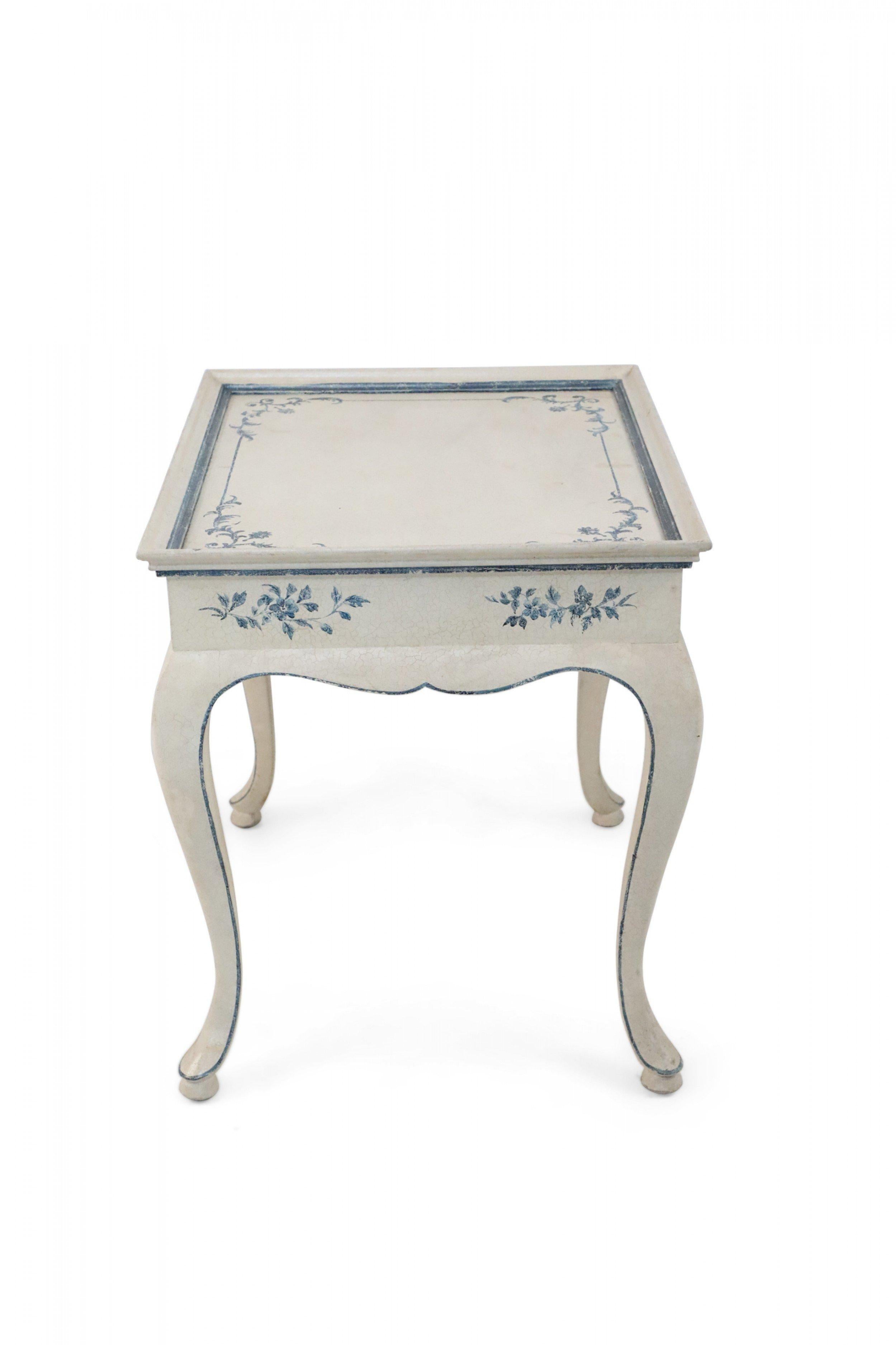 20ième siècle Table centrale en bois crème de style provincial français en vente
