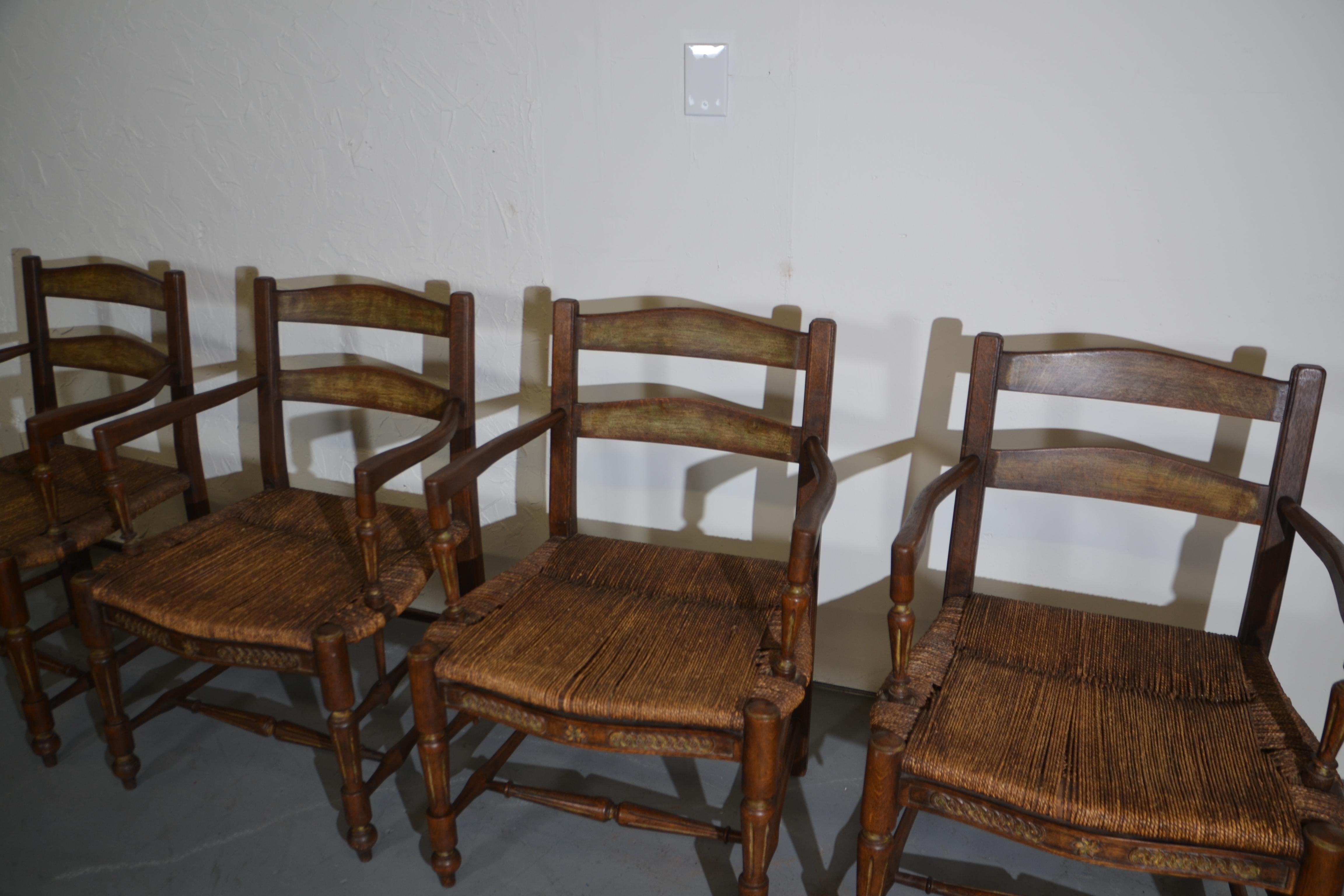 Lot de 4 chaises de salle à manger de style provincial français Bon état - En vente à Pomona, CA