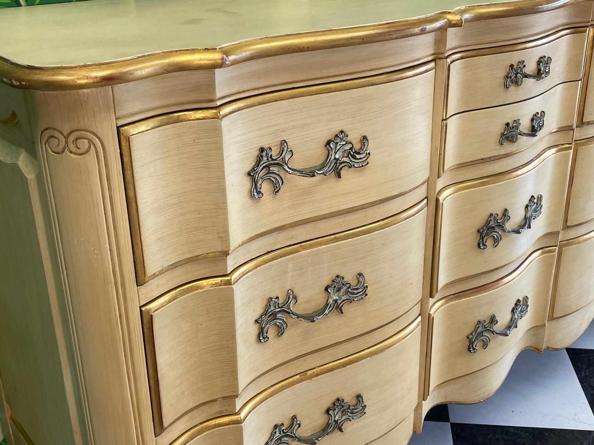 French Provincial Style Dresser by Dixon Powdermaker In Good Condition For Sale In Jacksonville, FL
