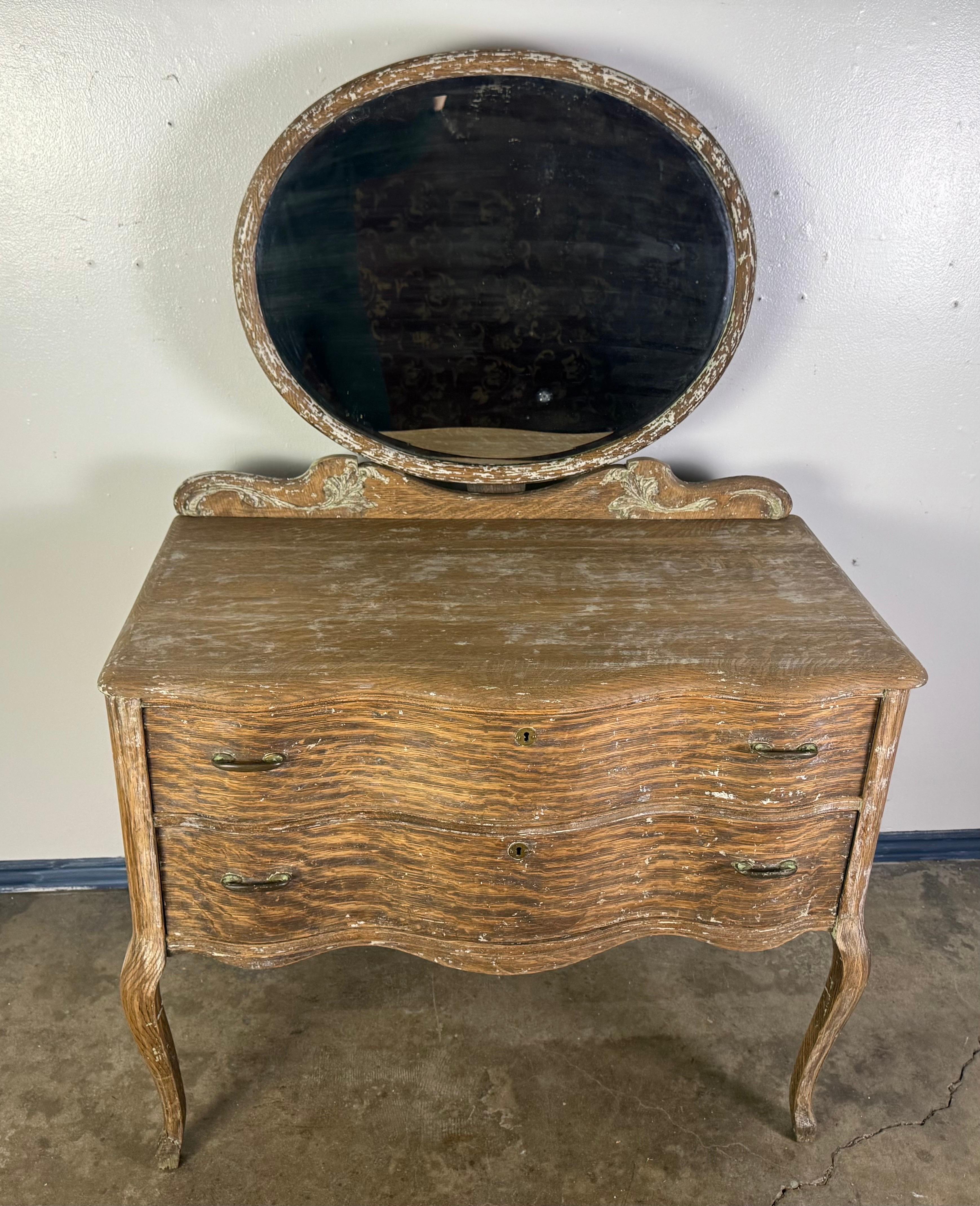 French Provincial Style Dresser w/ Mirror In Distressed Condition For Sale In Los Angeles, CA