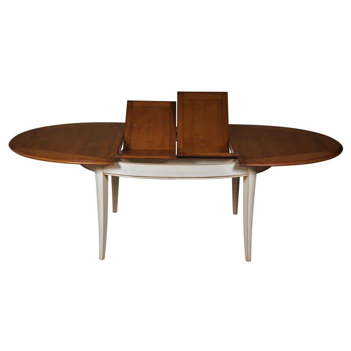 Dieser ausziehbare ovale Tisch mit 2 Flügeln ist typisch für klassische französische Möbelstücke und gehört zu unserer TRADITION-Kollektion, die die zeitlosen Klassiker mit dem Charme der französischen Landschaft aufgreift.

Die Pilaster, die