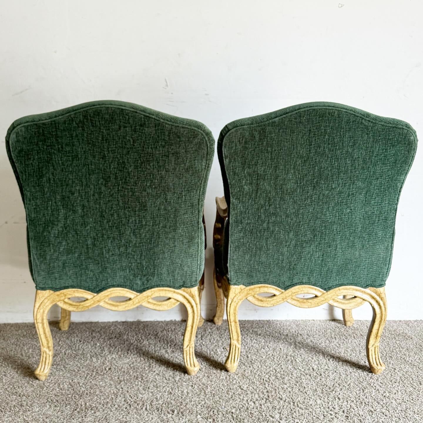 Grüne Sessel im französischen Provinzstil mit gedrehtem Holzgestell und gedrehtem Rahmen – ein Paar (Ende des 20. Jahrhunderts) im Angebot