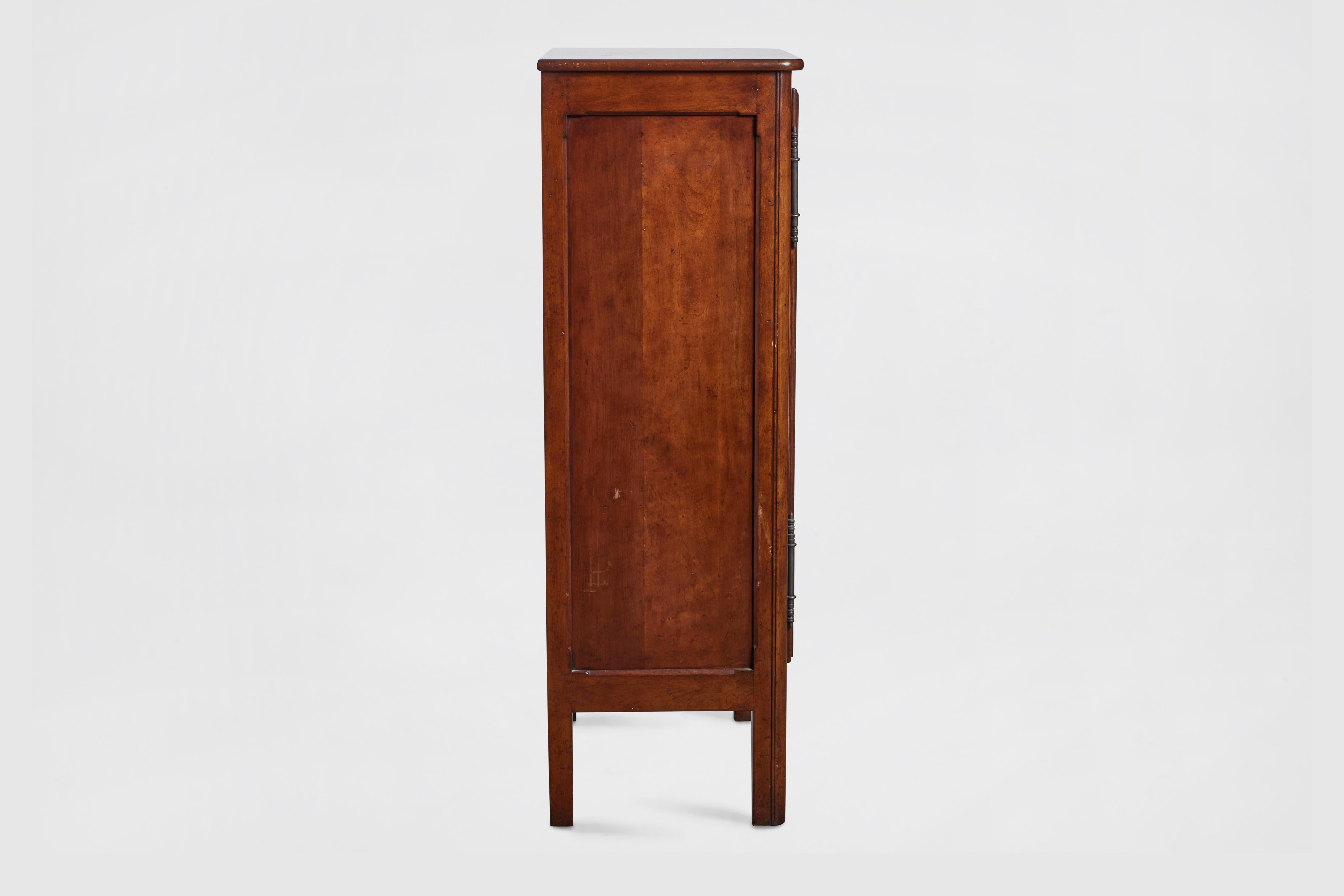 French Provincial Style Mahogany Display Cabinet In Good Condition For Sale In Chicago, IL